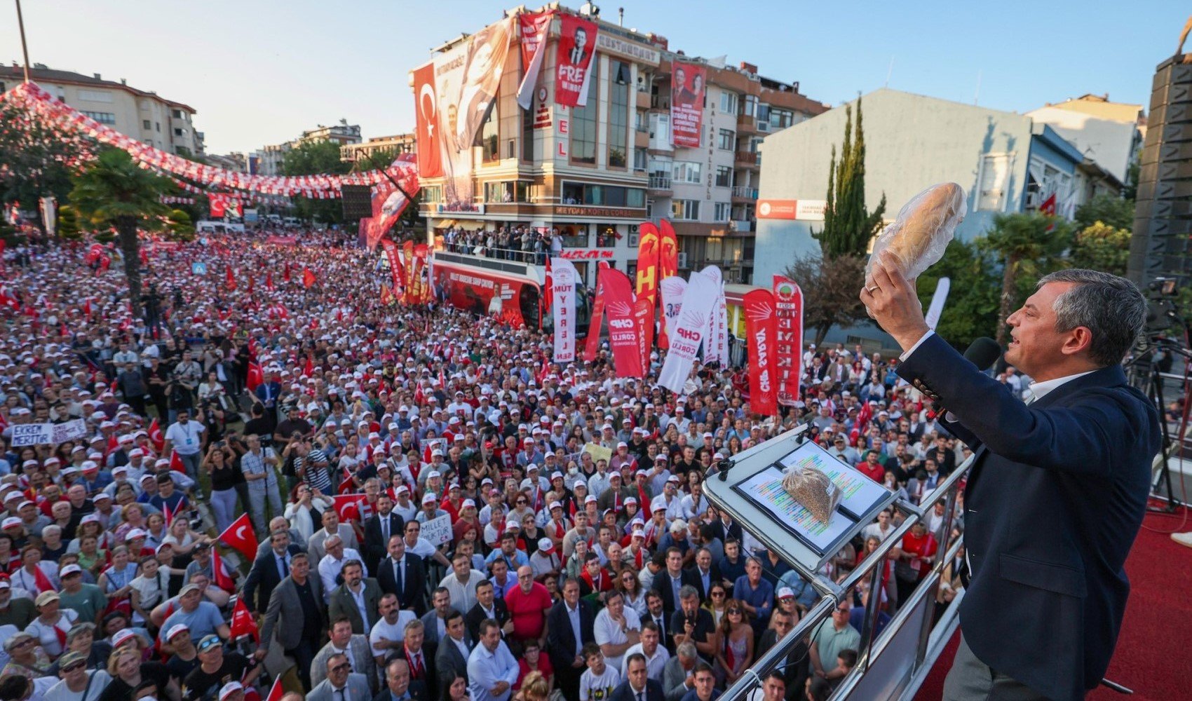Tekirdağ'da on binler İmamoğlu için toplandı! Özel'den 'erken seçim' çıkışı: 'Milleti karınca gibi ezemezsin'