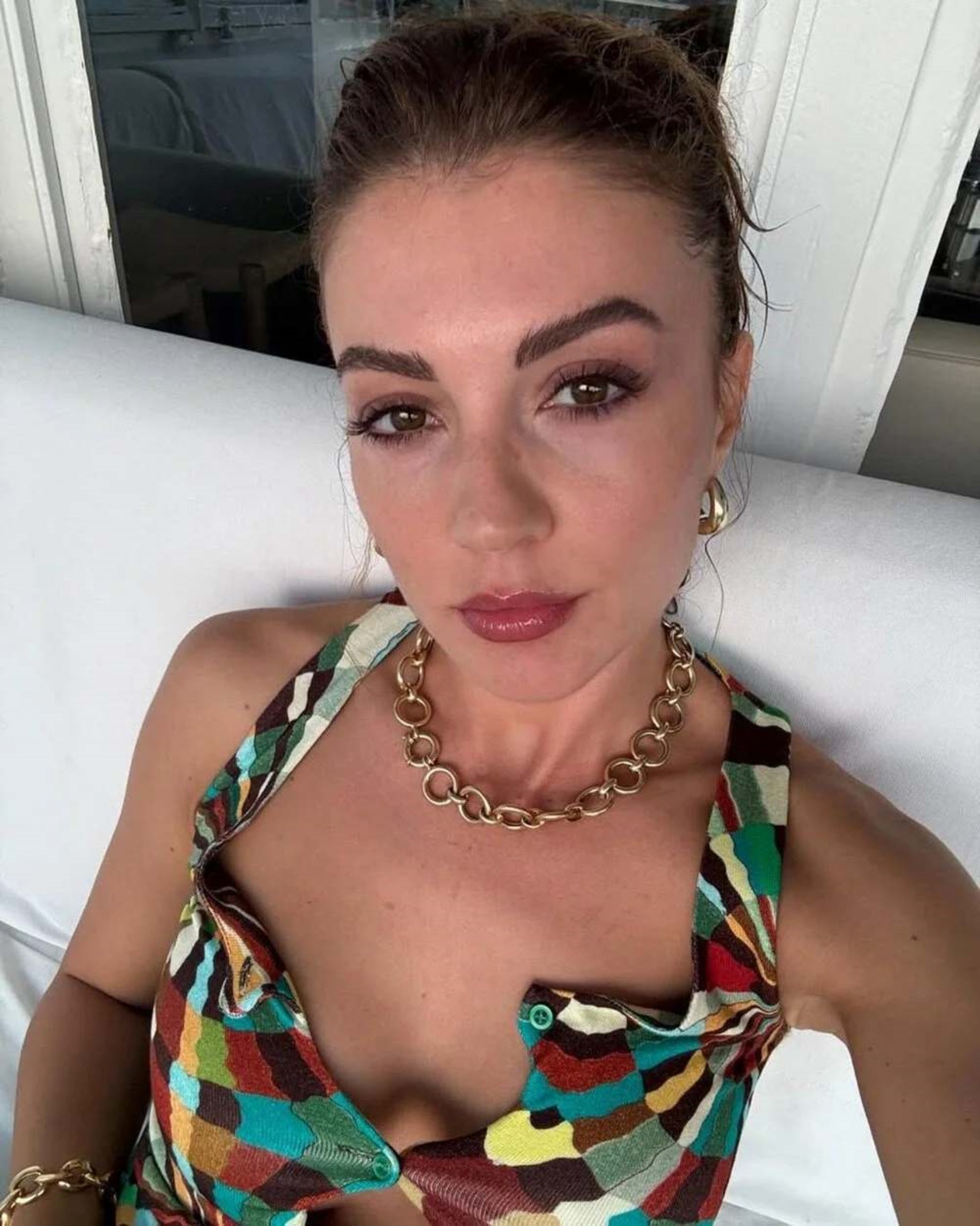 Burcu Özberk'ten 'Daha fazla kilo alma' yorumuna sert tepki