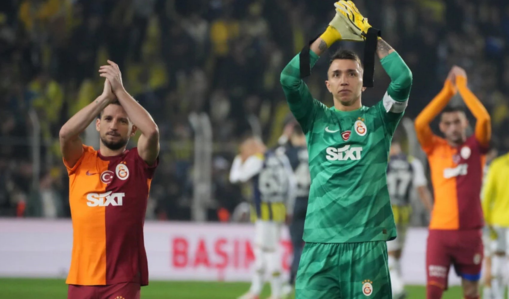 Yıldız isim Galatasaray'dan ayrıldı, futbolu bıraktı!