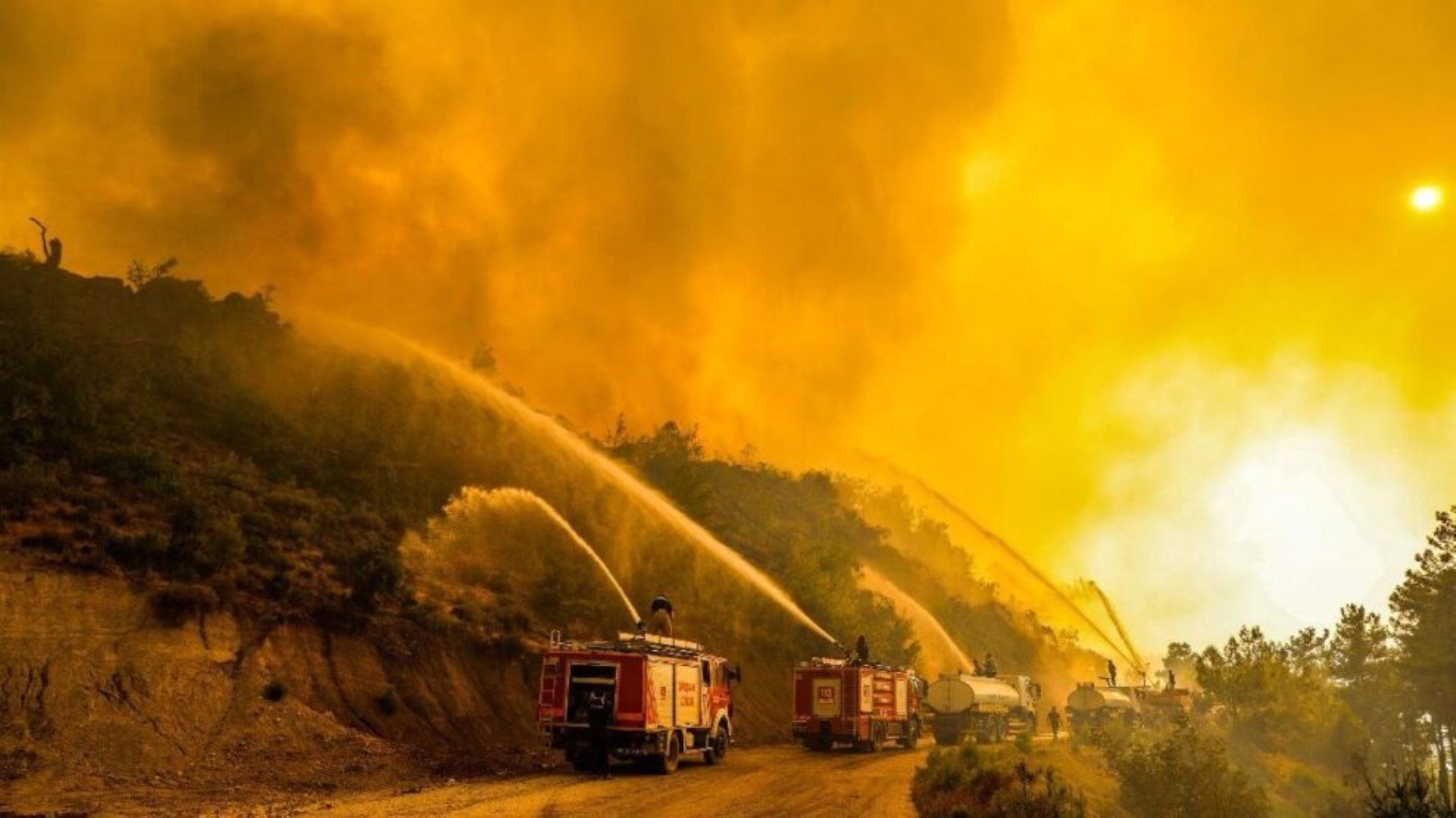 Meteorolojik veriler alarm veriyor! Sıcaklıklar rekor kıracak: 'En ufak dumanda arayın'