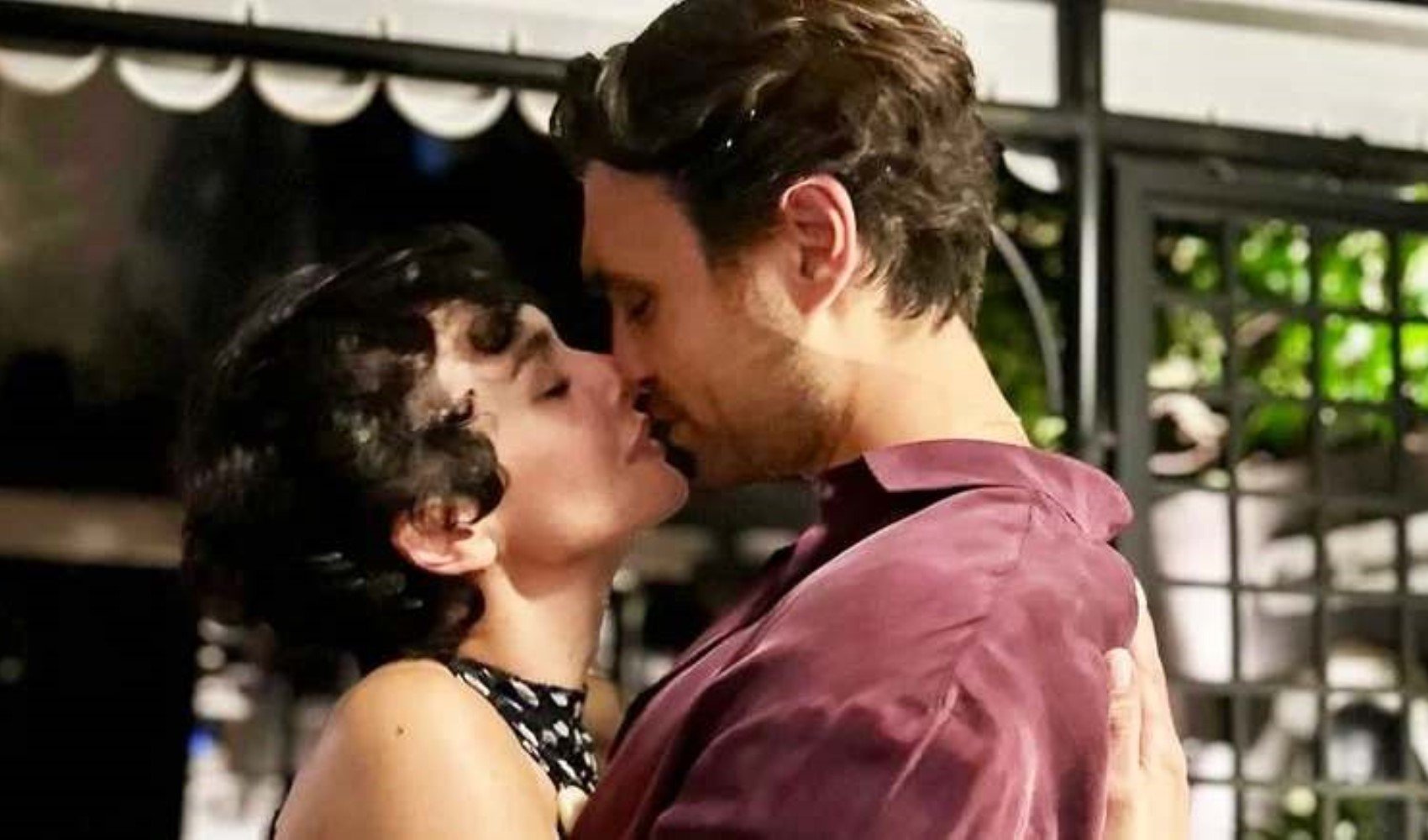 Birce Akalay 41. yaşını Hakan Kurtaş'la kutladı Birce Akalay 41. yaşını Hakan Kurtaş'la kutladı