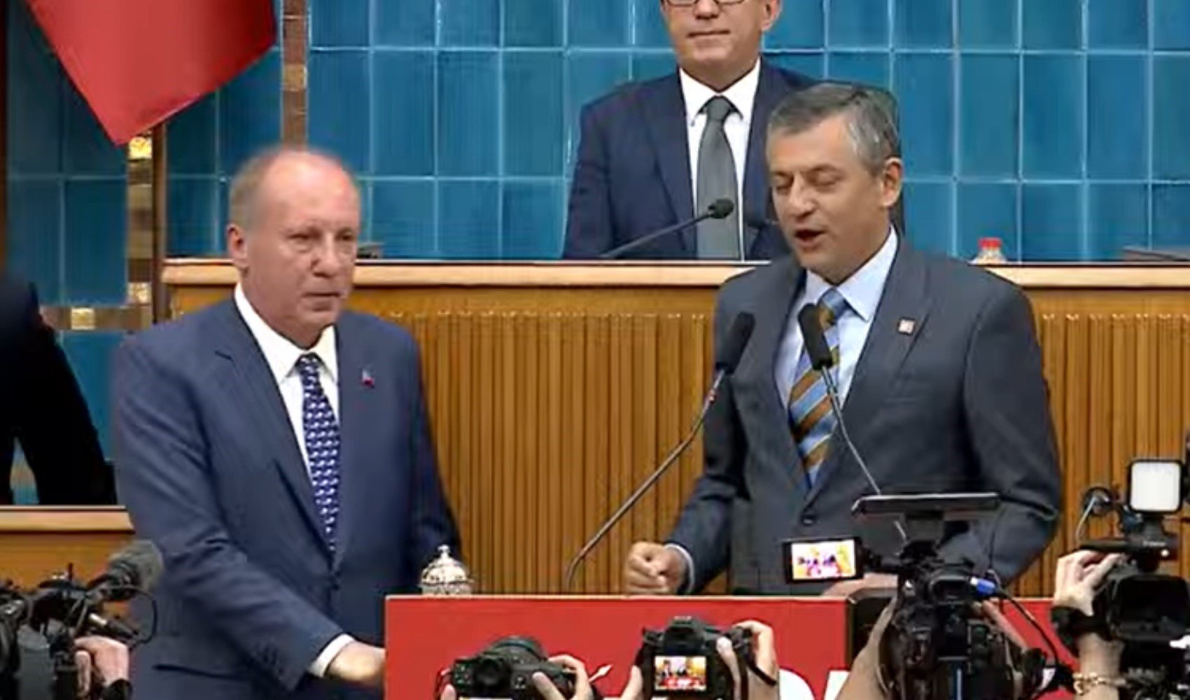Son Dakika... Özgür Özel erken seçim çağrısını yineledi : Muharrem İnce yeniden CHP'de!