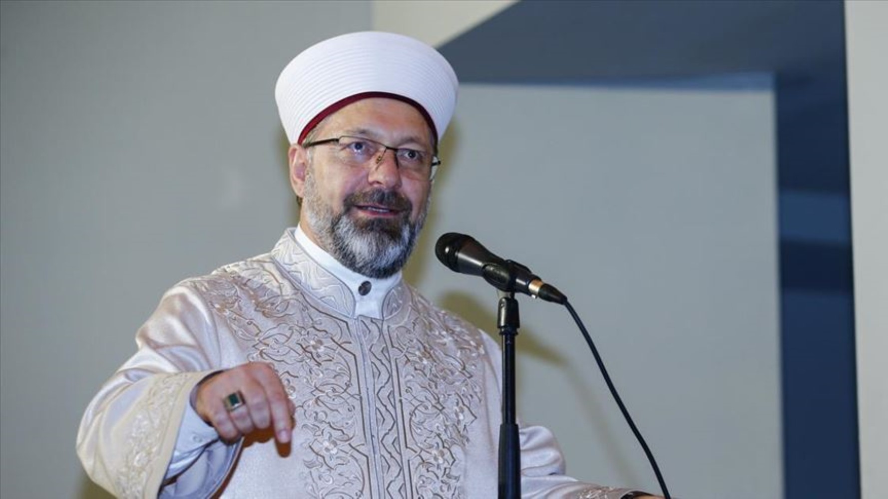 Diyanet İşleri Başkanı Ali Erbaş'ın eşinden VIP Hac!