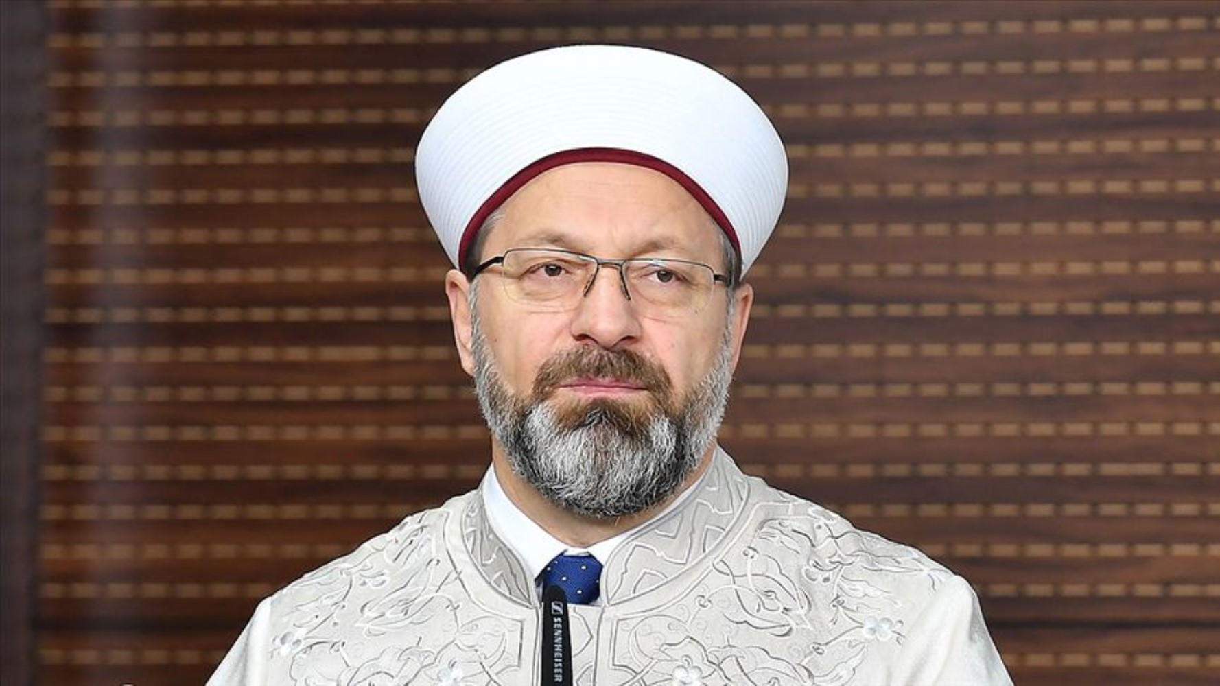 Diyanet İşleri Başkanı Ali Erbaş'ın eşinden VIP Hac!
