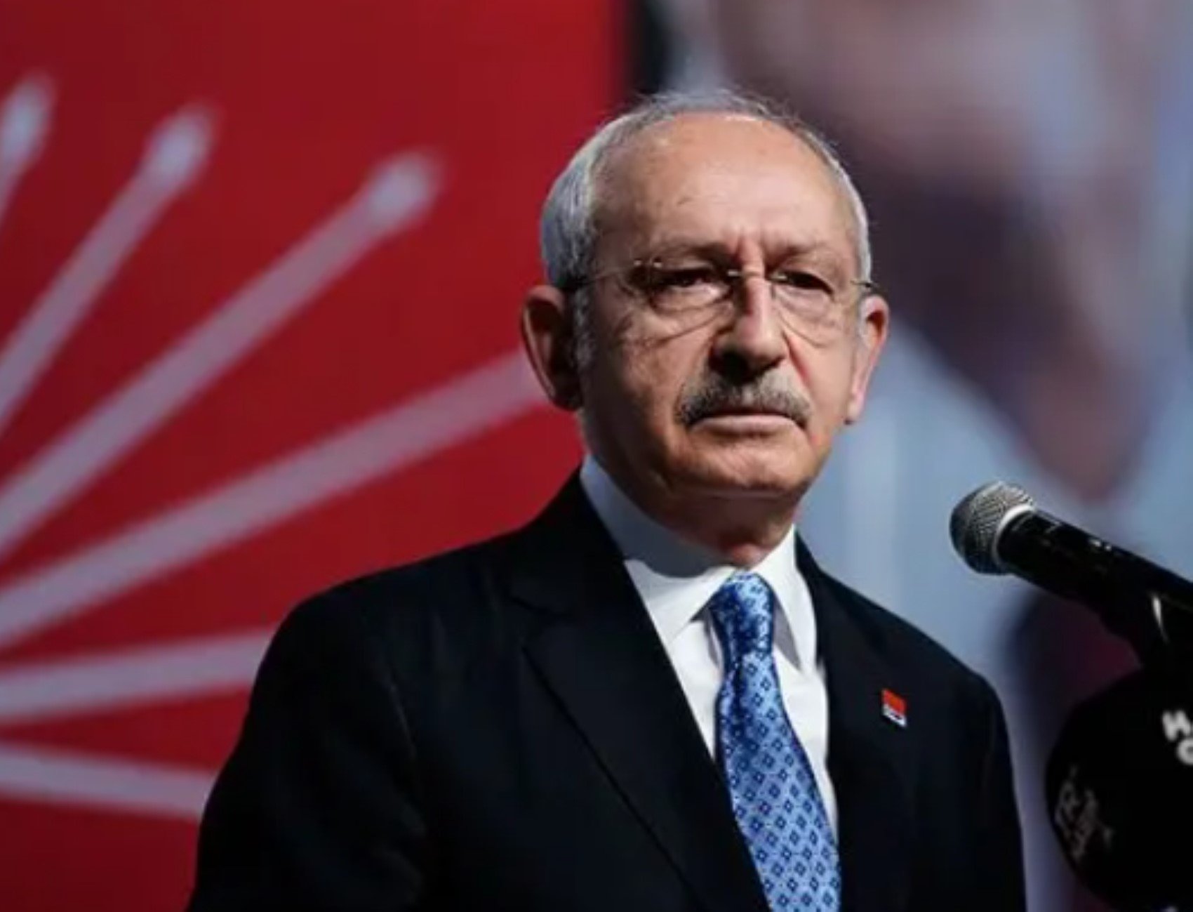Kemal Kılıçdaroğlu, yandaş medyanın manşetlerini süsledi: Karikatürlü destek!