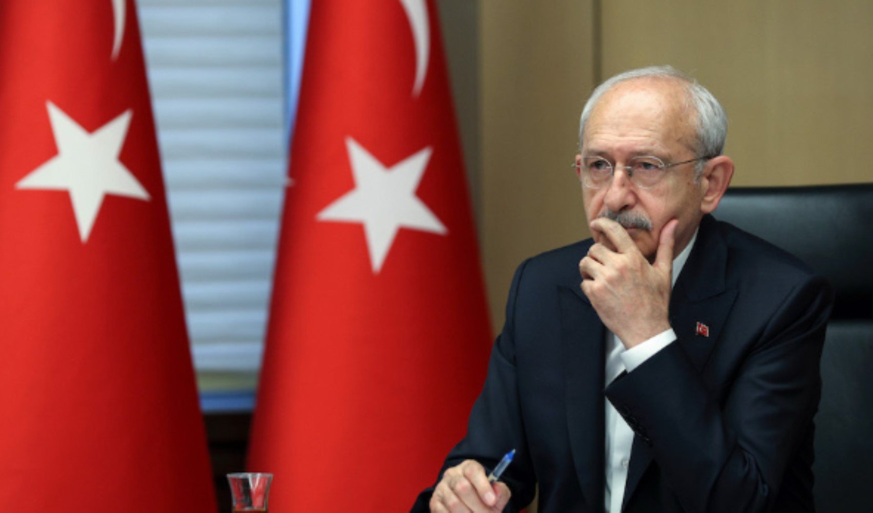 Kemal Kılıçdaroğlu, yandaş medyanın manşetlerini süsledi: Karikatürlü destek!
