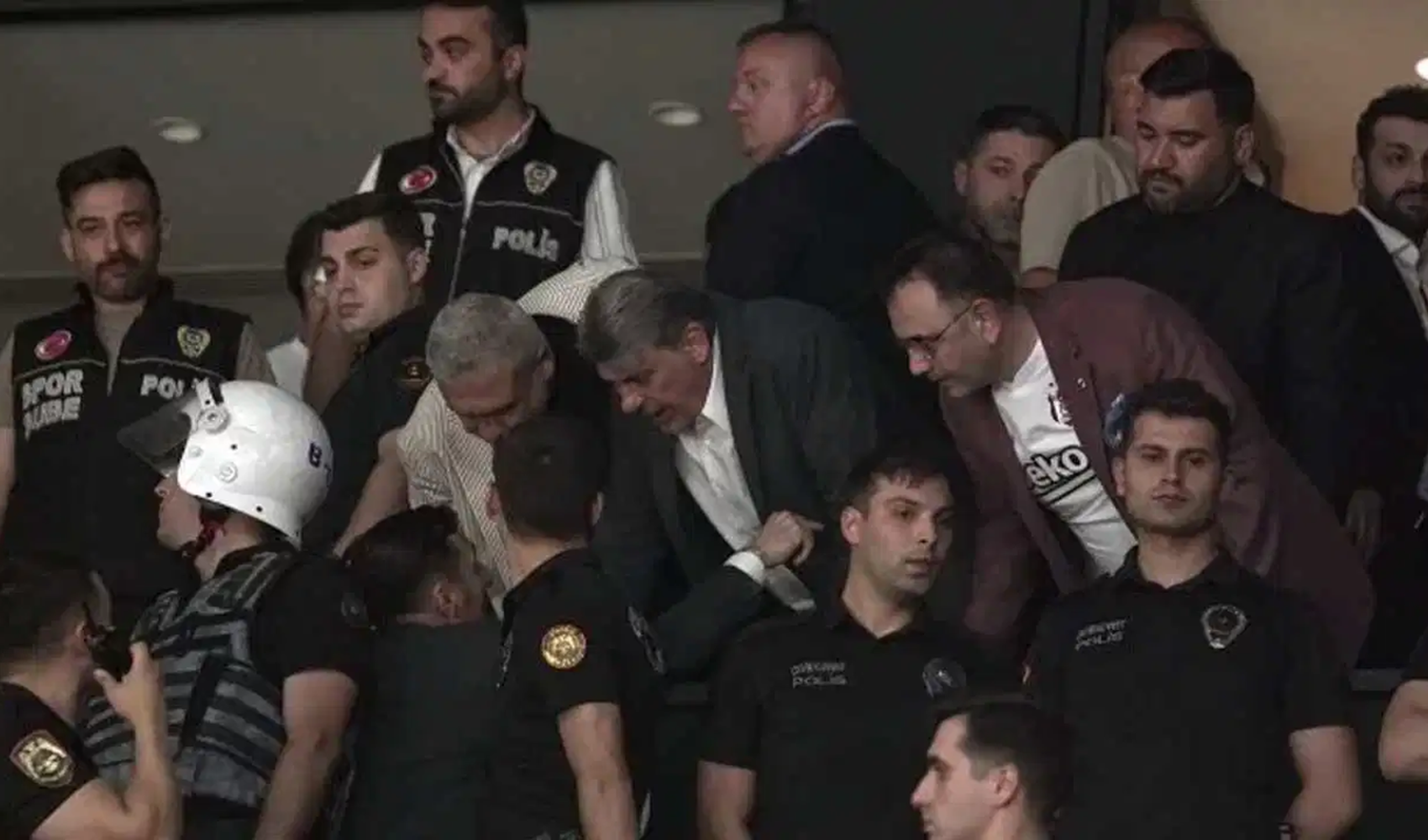 Fenerbahçe ve Beşiktaş'a TBF'den para cezası