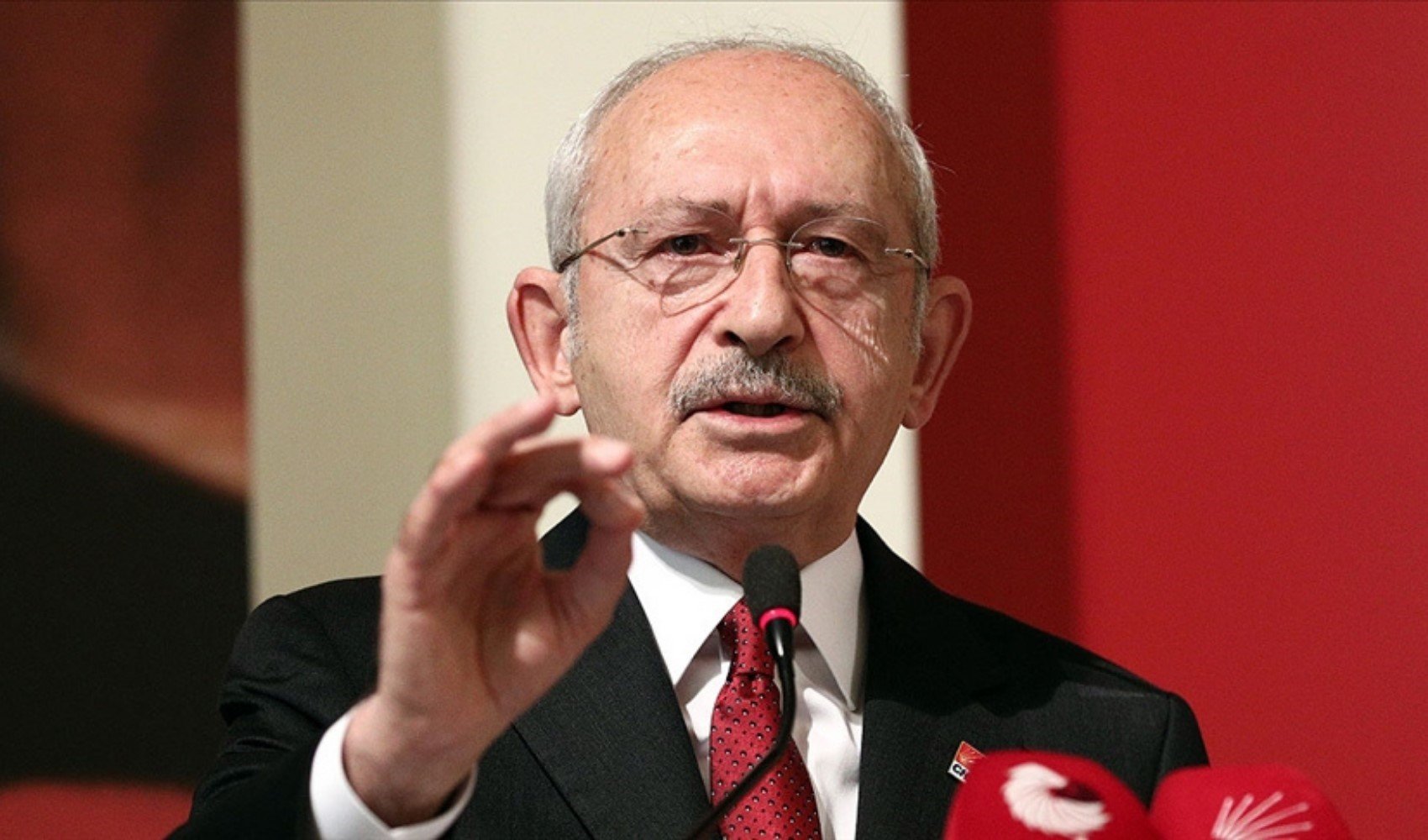 Yandaş medya böyle duyurdu: 'Bay Kemal'in' ayak sesleri! Yandaş medya böyle duyurdu: 'Bay Kemal'in' ayak sesleri!