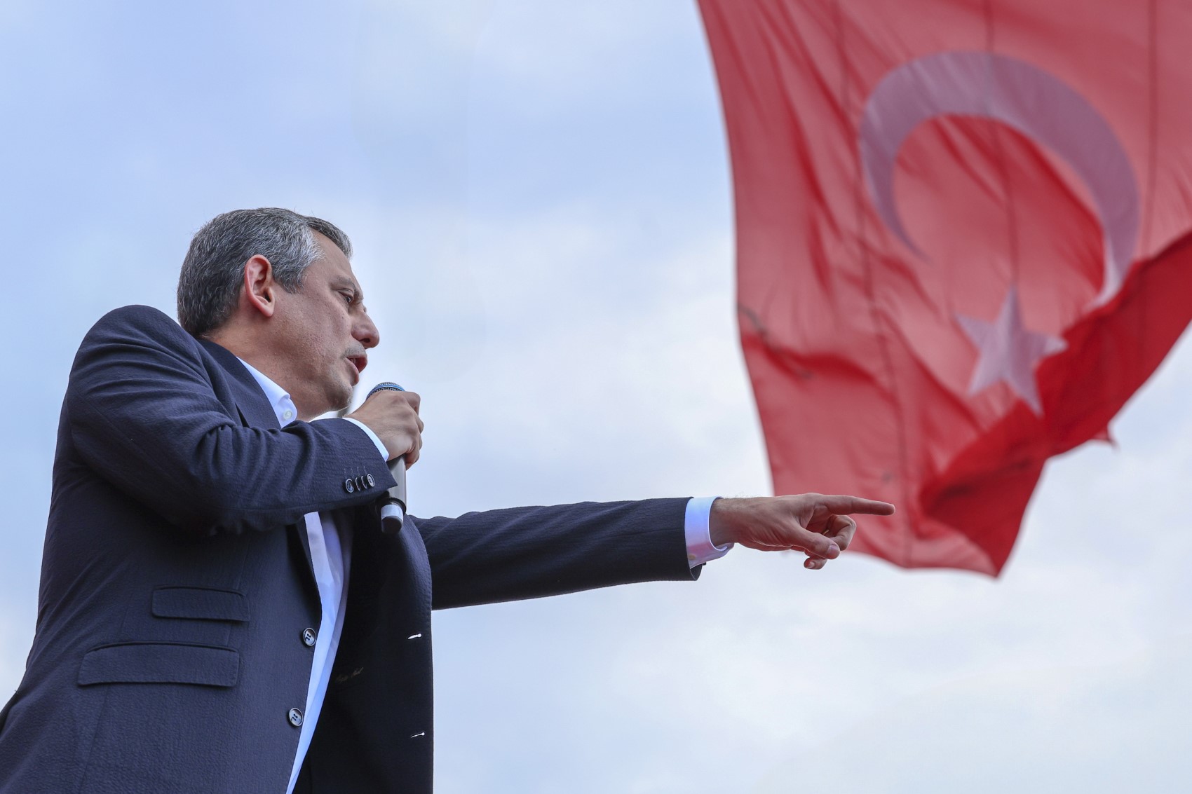 Anketlerde CHP zirvede! AKP'ye 5 puan fark