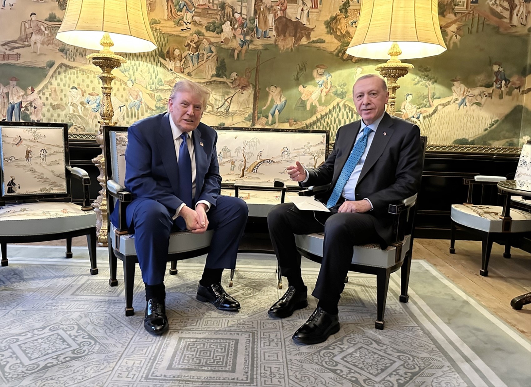 Erdoğan-Trump görüşmesinde 'zarf' detayı! İçinde ne olduğu ortaya çıktı