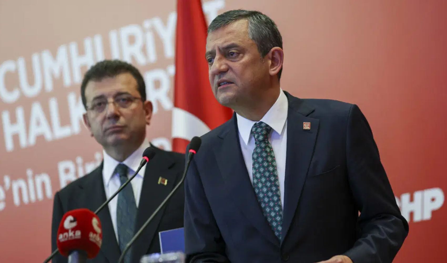 Özgür Özel'den RTÜK'ün muhalif kanallara yönelik cezalarına sert eleştiri