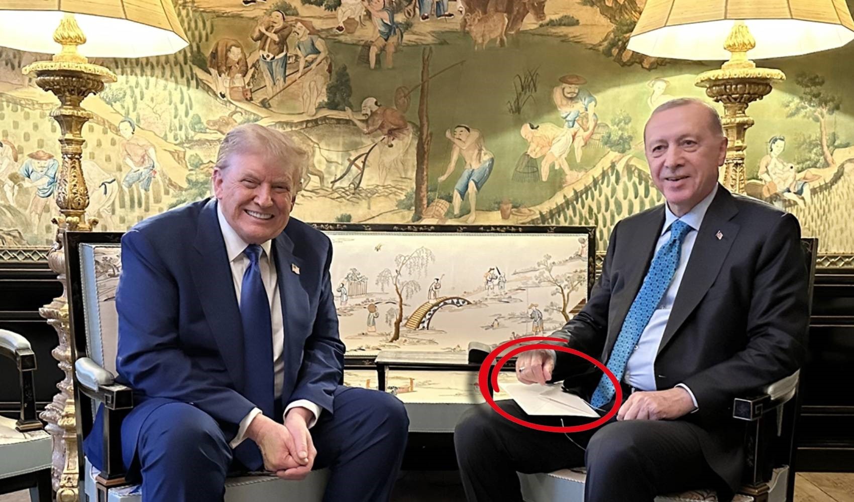 Erdoğan-Trump görüşmesinde 'zarf' detayı Erdoğan-Trump görüşmesinde 'zarf' detayı