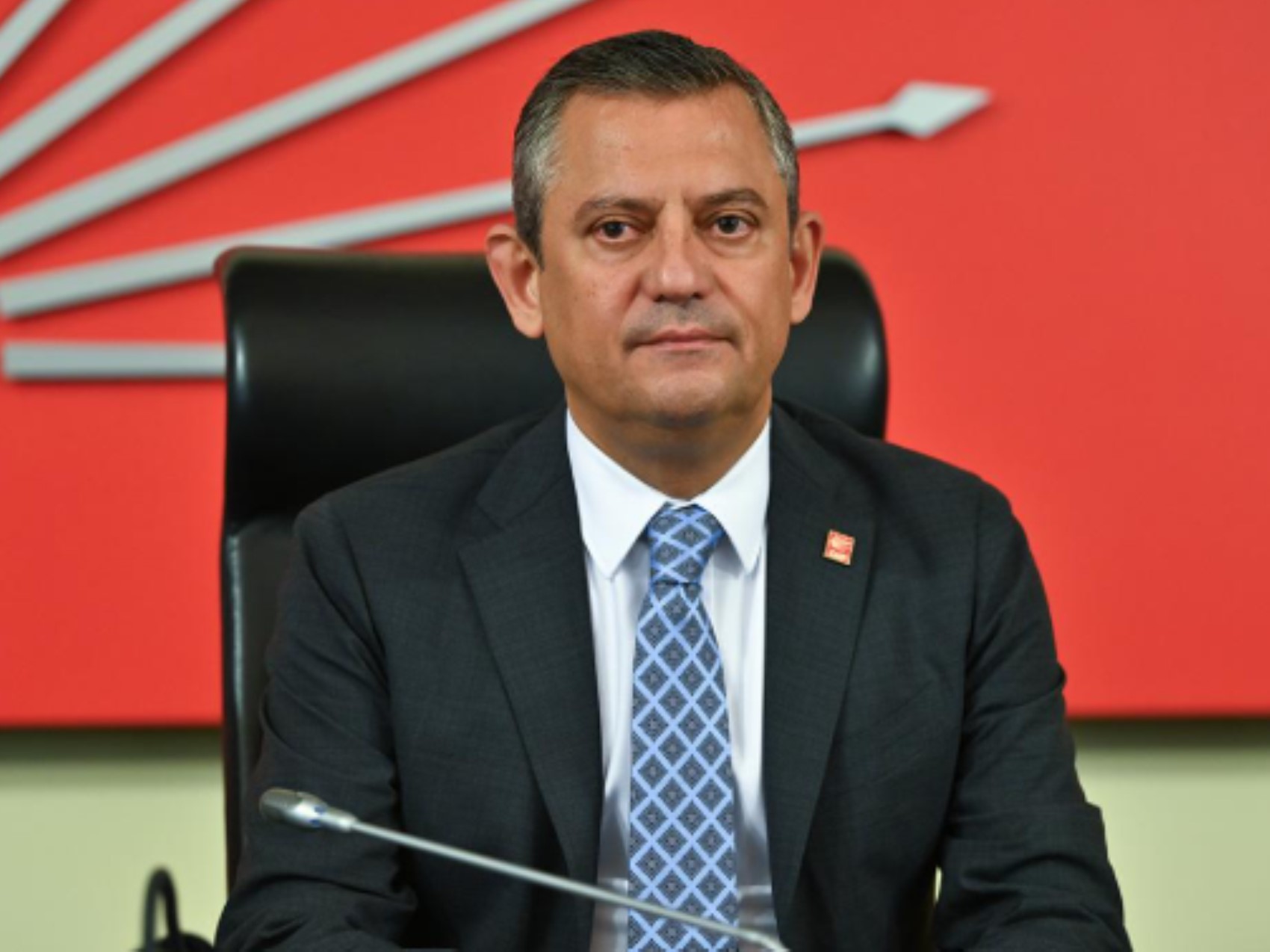 CHP’ye Kurultay baskısı sürerken Özgür Özel anketi ortaya çıktı!