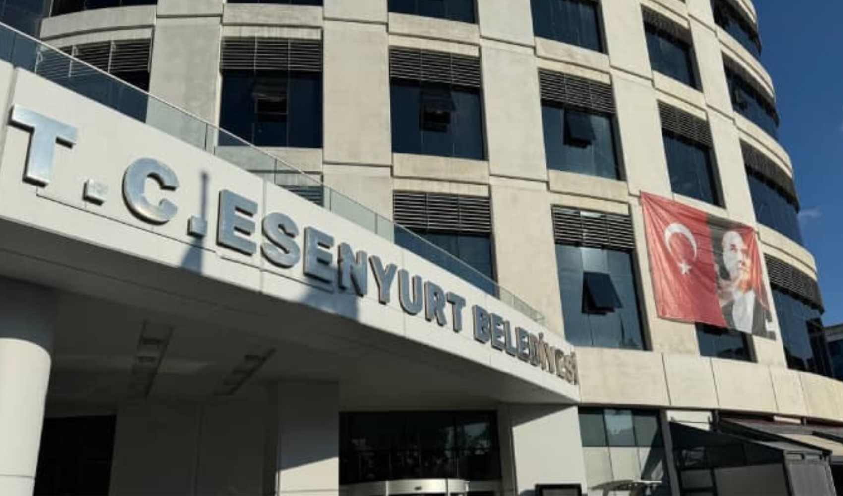 Kayyum Esenyurt Belediyesi ile ilgili dikkat çeken iddia: Cemaat bağlantılı sabıkalılar görevde