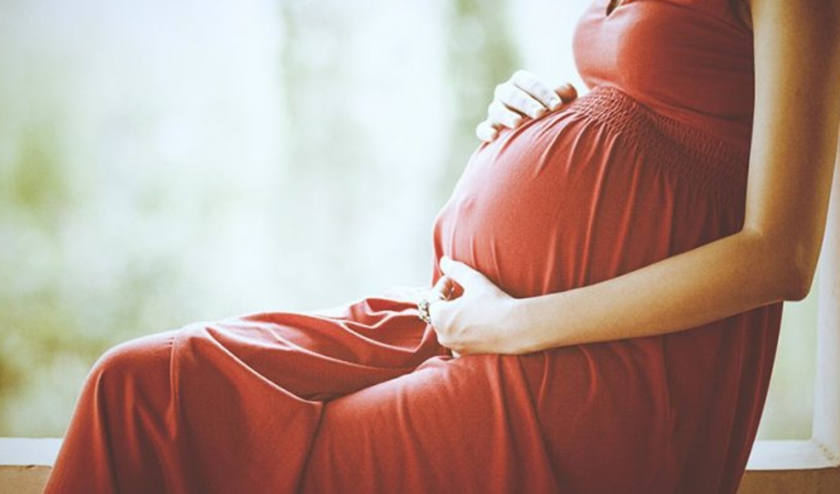 Bebekler anne karnında dışkılar mı? Anne ve bebek sağlığı açısından riskler nelerdir?