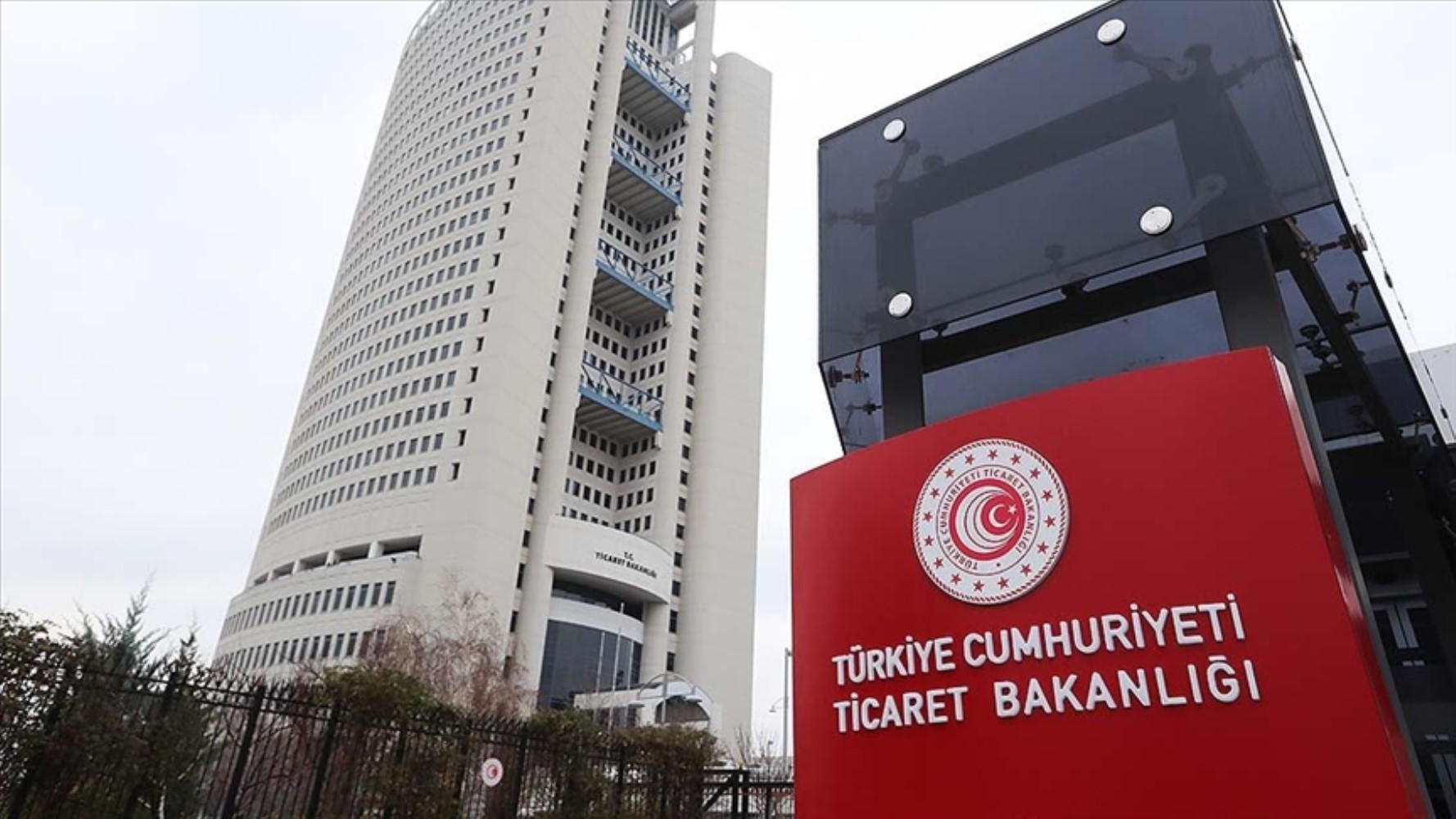 Böylesi görülmedi... Eski Bakan Yardımcısına tam 8 maaş!