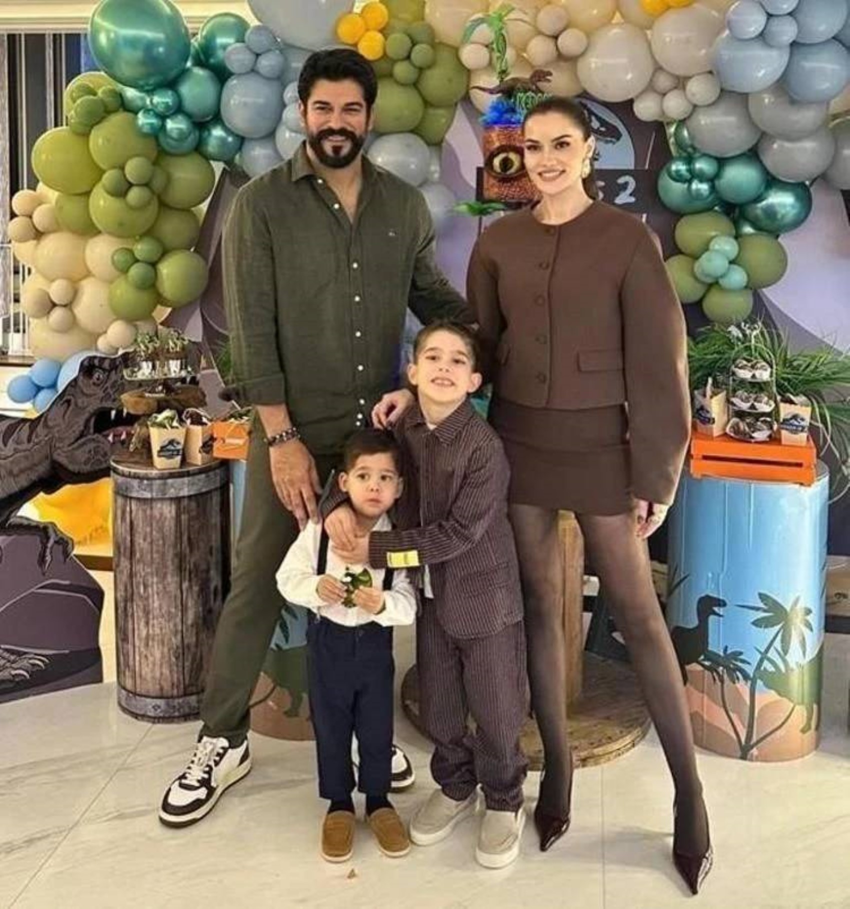 Fahriye Evcen 39. yaşını yeni imajıyla kutladı