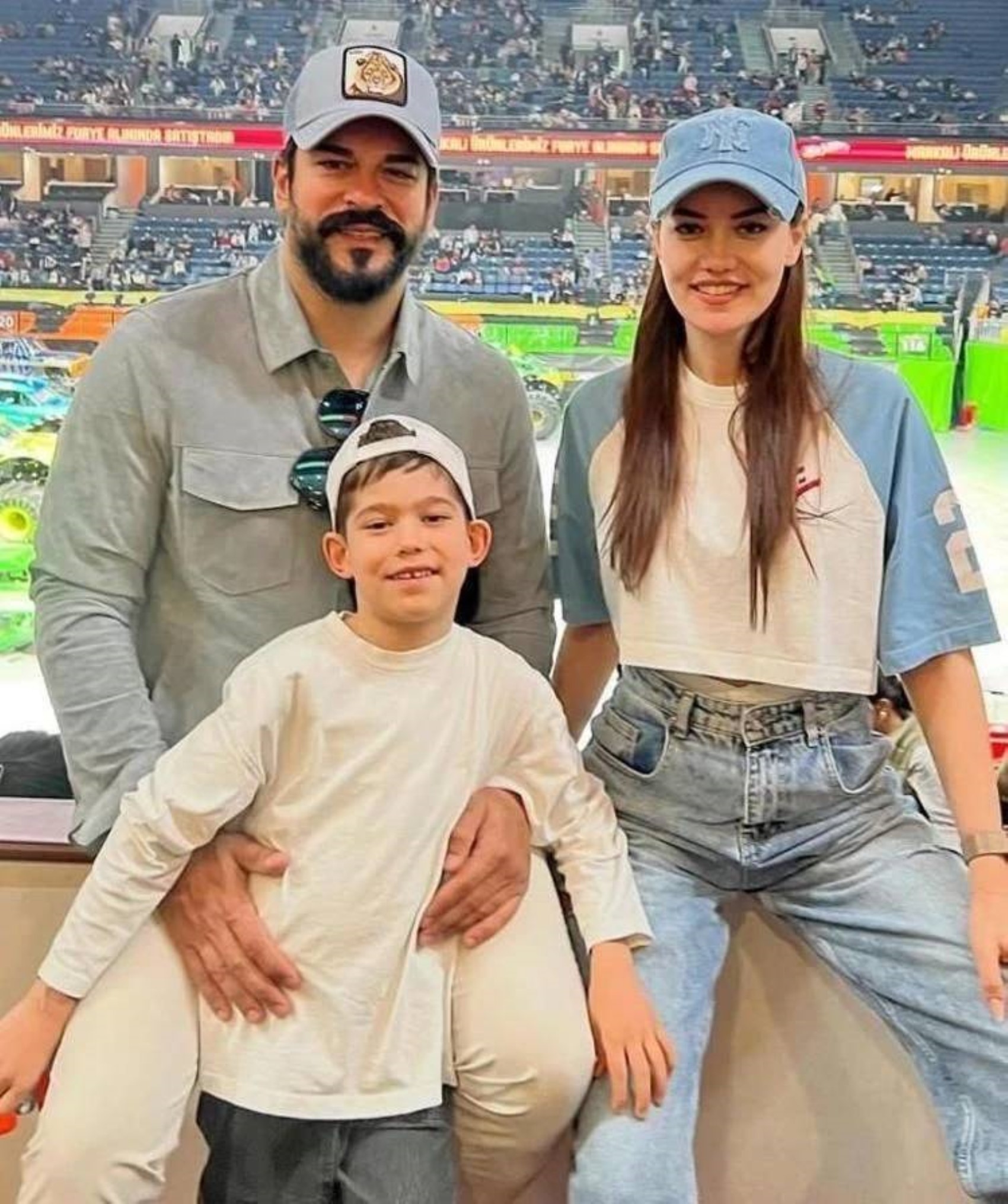 Fahriye Evcen 39. yaşını yeni imajıyla kutladı