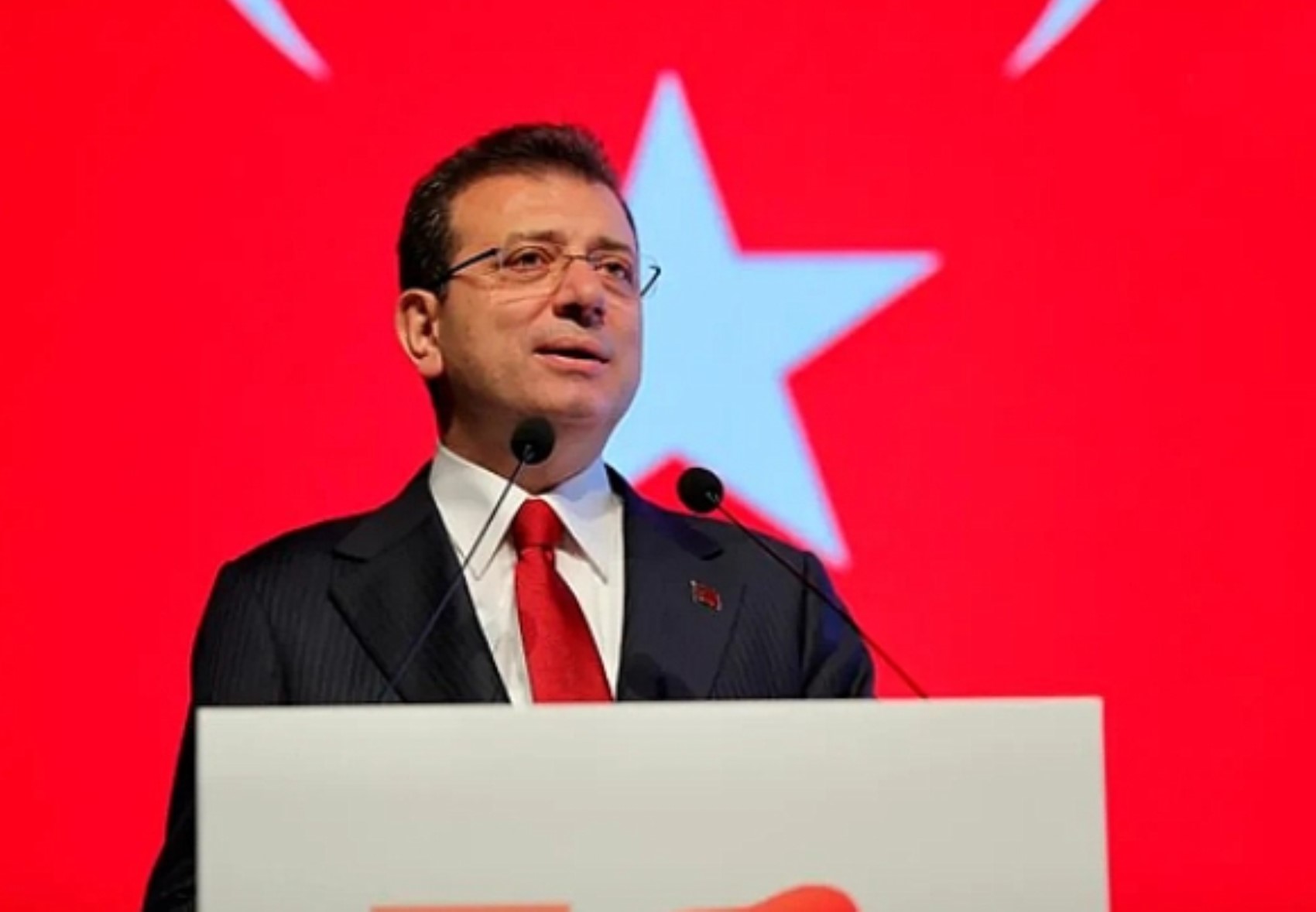 Cezaevinde duygusal anlar... Vahap Seçer'in elini tutup ağladı: 'Ailemi, hayatımı yok etmek istiyorlar, Beni beton duvarların arasına gömmek istiyorlar'