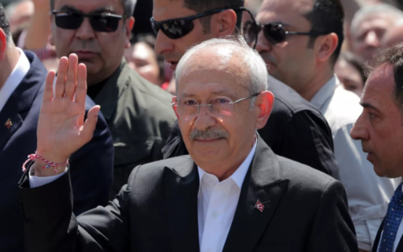 Cezaevinde duygusal anlar... Vahap Seçer'in elini tutup ağladı: 'Ailemi, hayatımı yok etmek istiyorlar, Beni beton duvarların arasına gömmek istiyorlar'