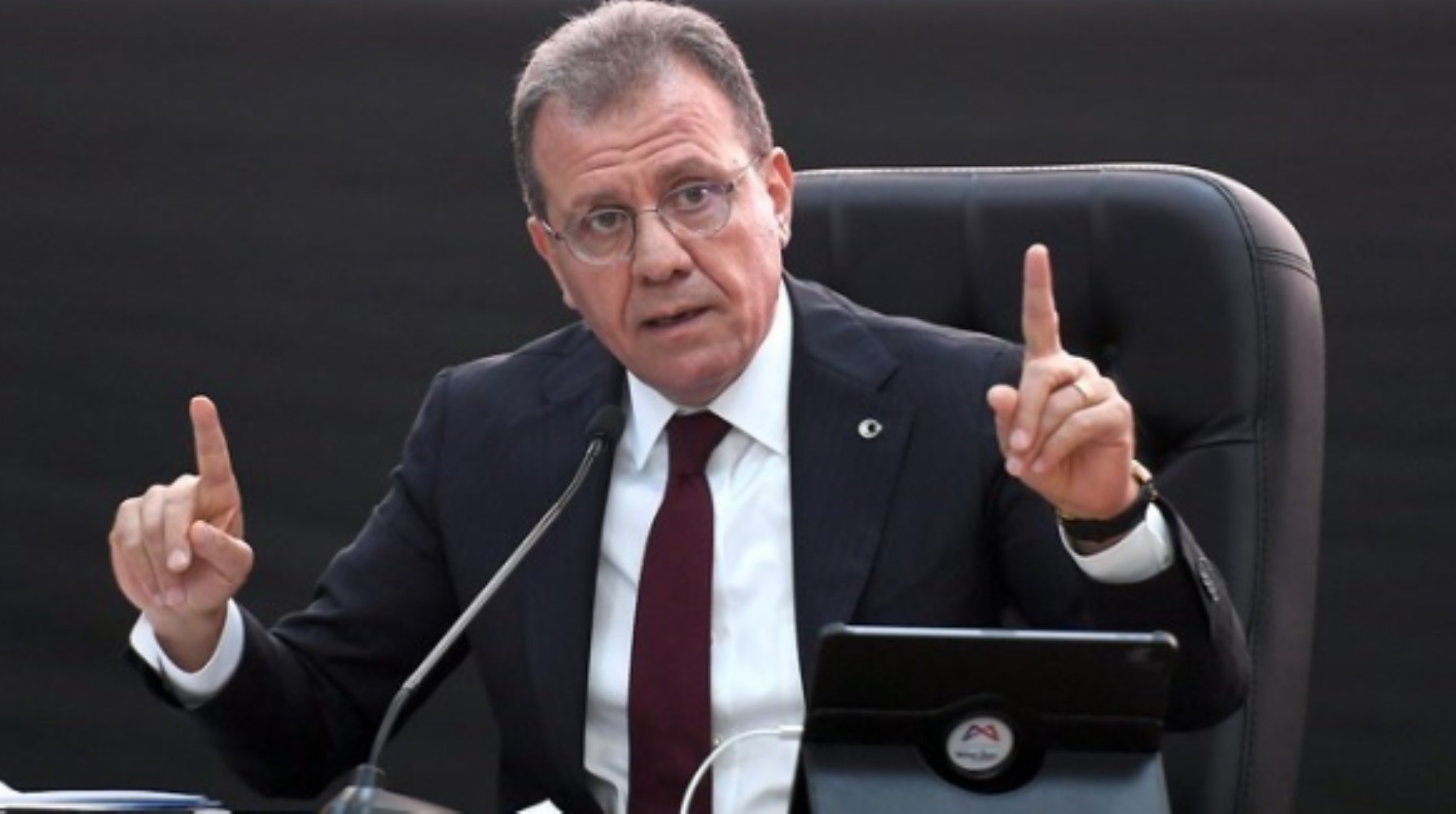 Cezaevinde duygusal anlar... Vahap Seçer'in elini tutup ağladı: 'Ailemi, hayatımı yok etmek istiyorlar, Beni beton duvarların arasına gömmek istiyorlar'
