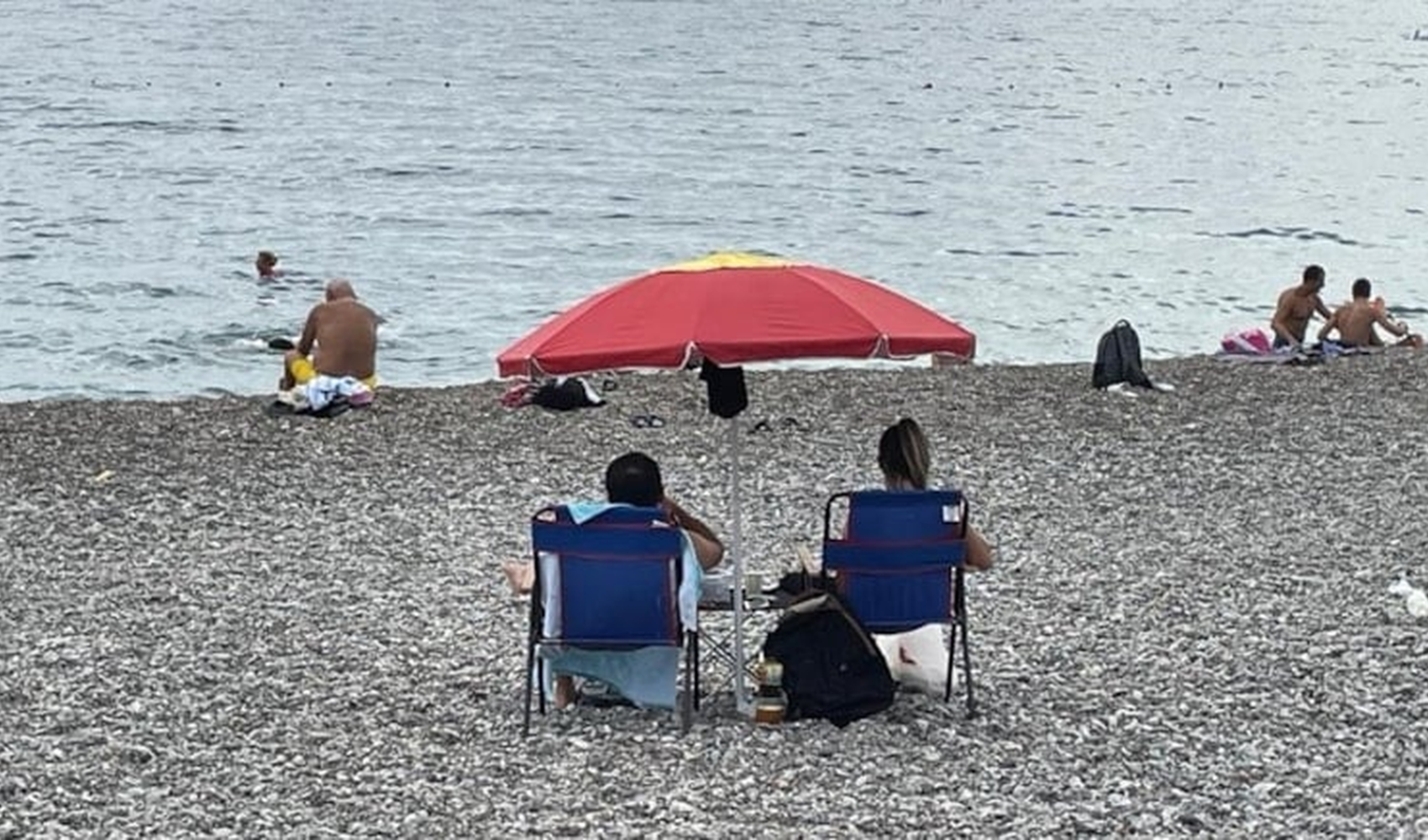 Antalya'da sıcak hava ve yüksek nem sahillere yönlendirdi