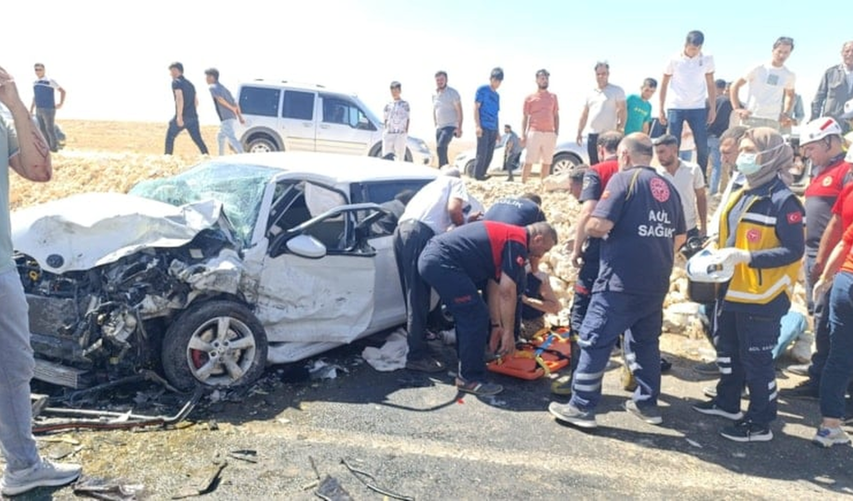 Şanlıurfa-Gaziantep yolunda iki araç çarpıştı: 5 kişi yaralandı