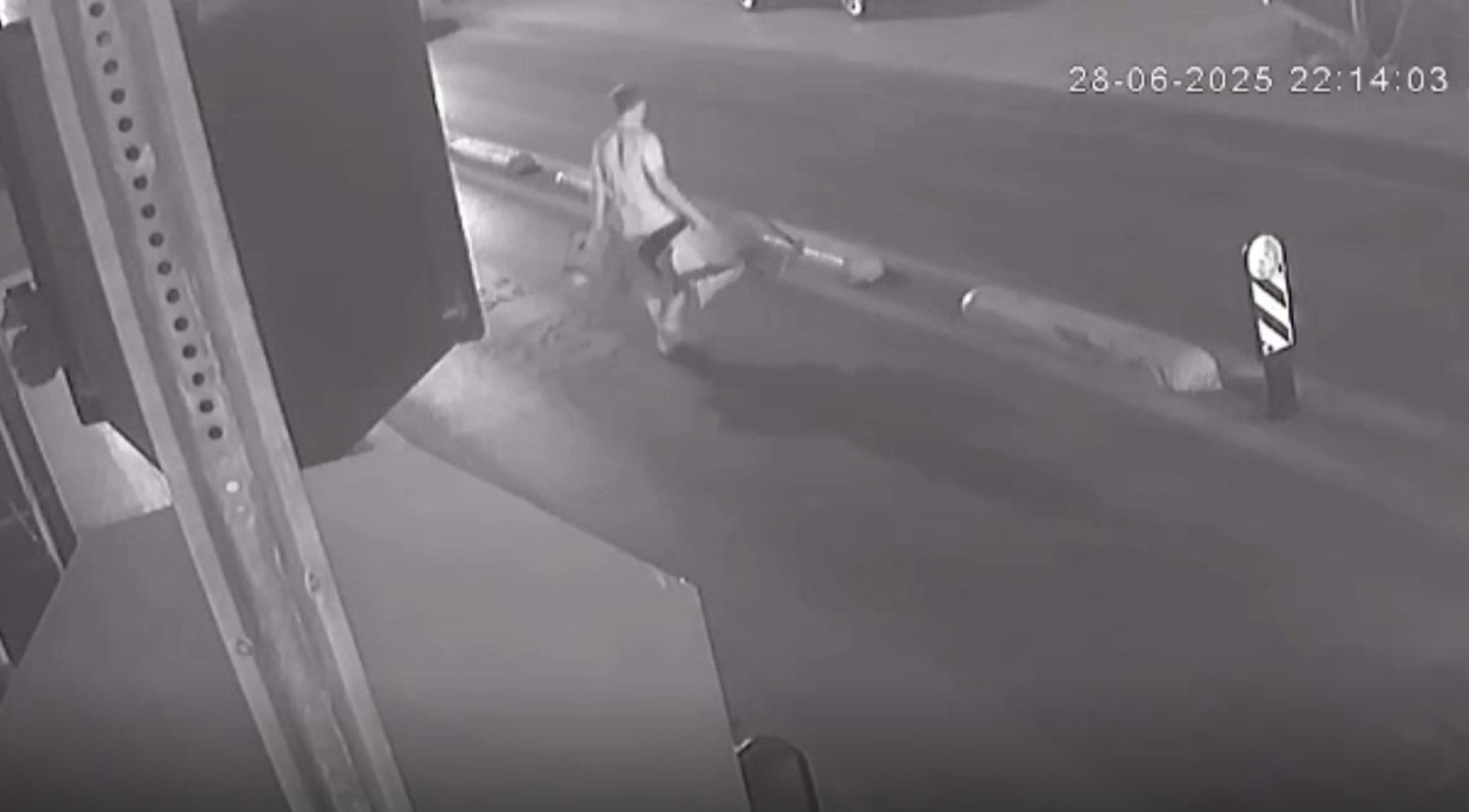 Boşanmak isteyen karısının aracını kundakladı