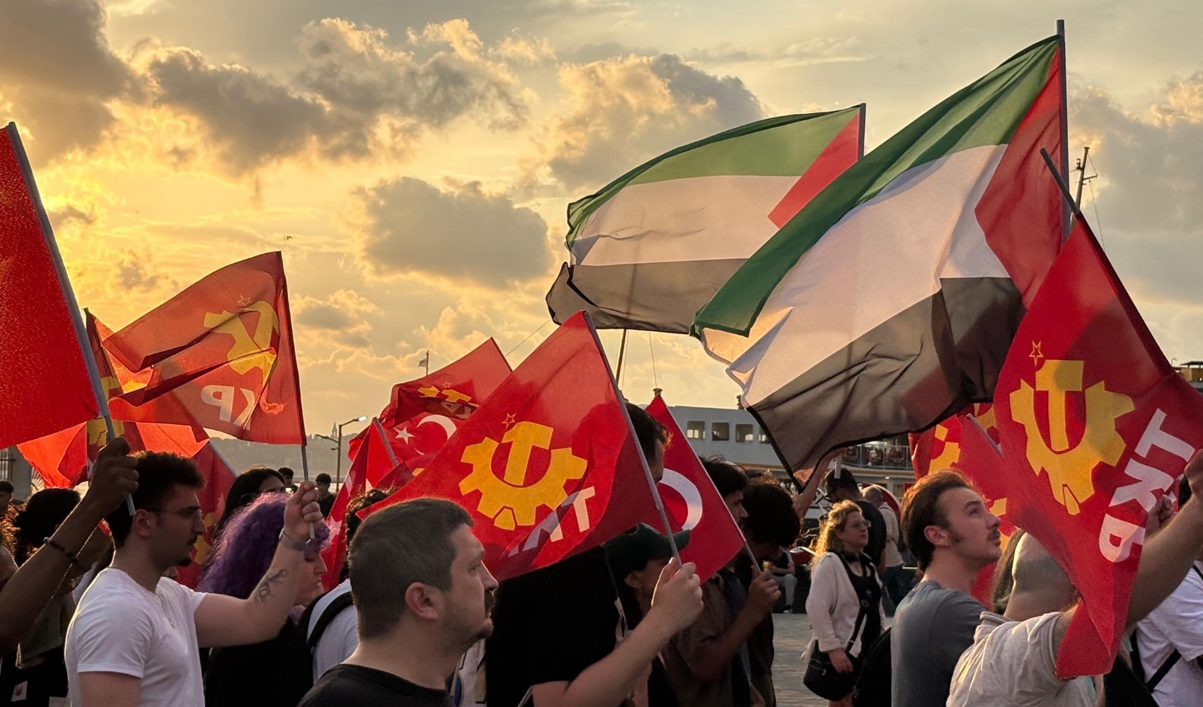 TKP'den Kadıköy'de 'NATO'dan çıkalım' çağrısı TKP'den Kadıköy'de 'NATO'dan çıkalım' çağrısı