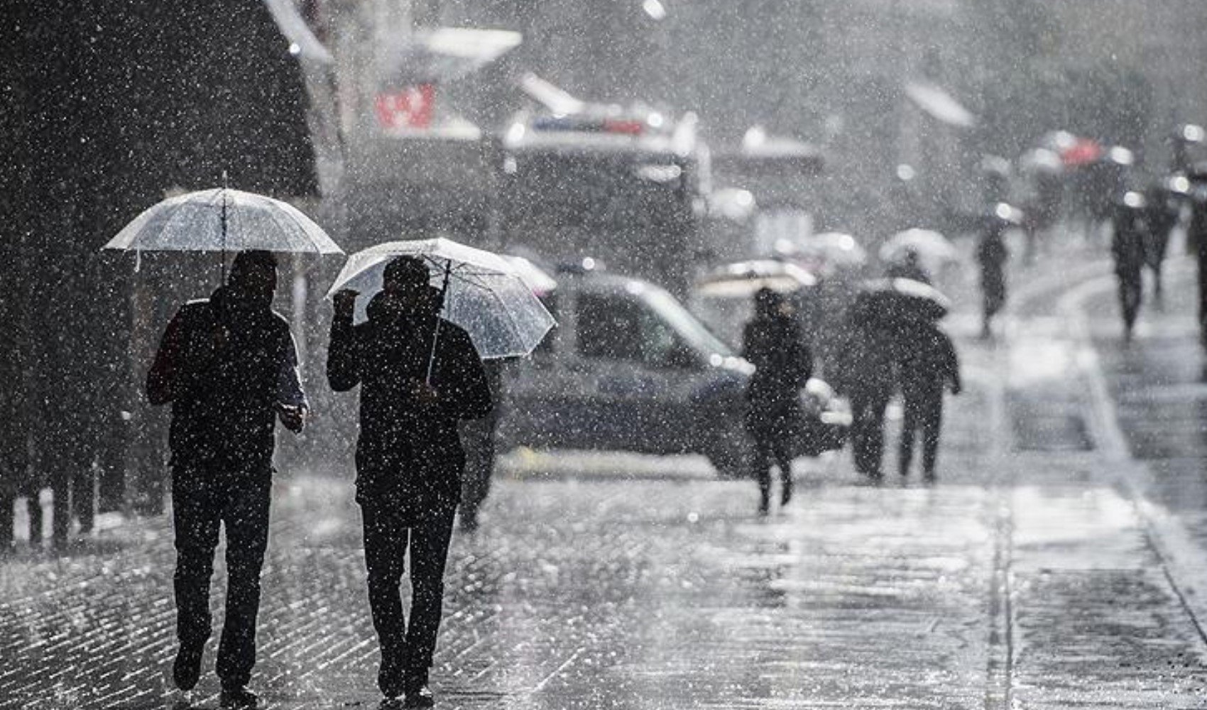 Meteoroloji uyardı: Sağanak yağış ve fırtına geliyor!
