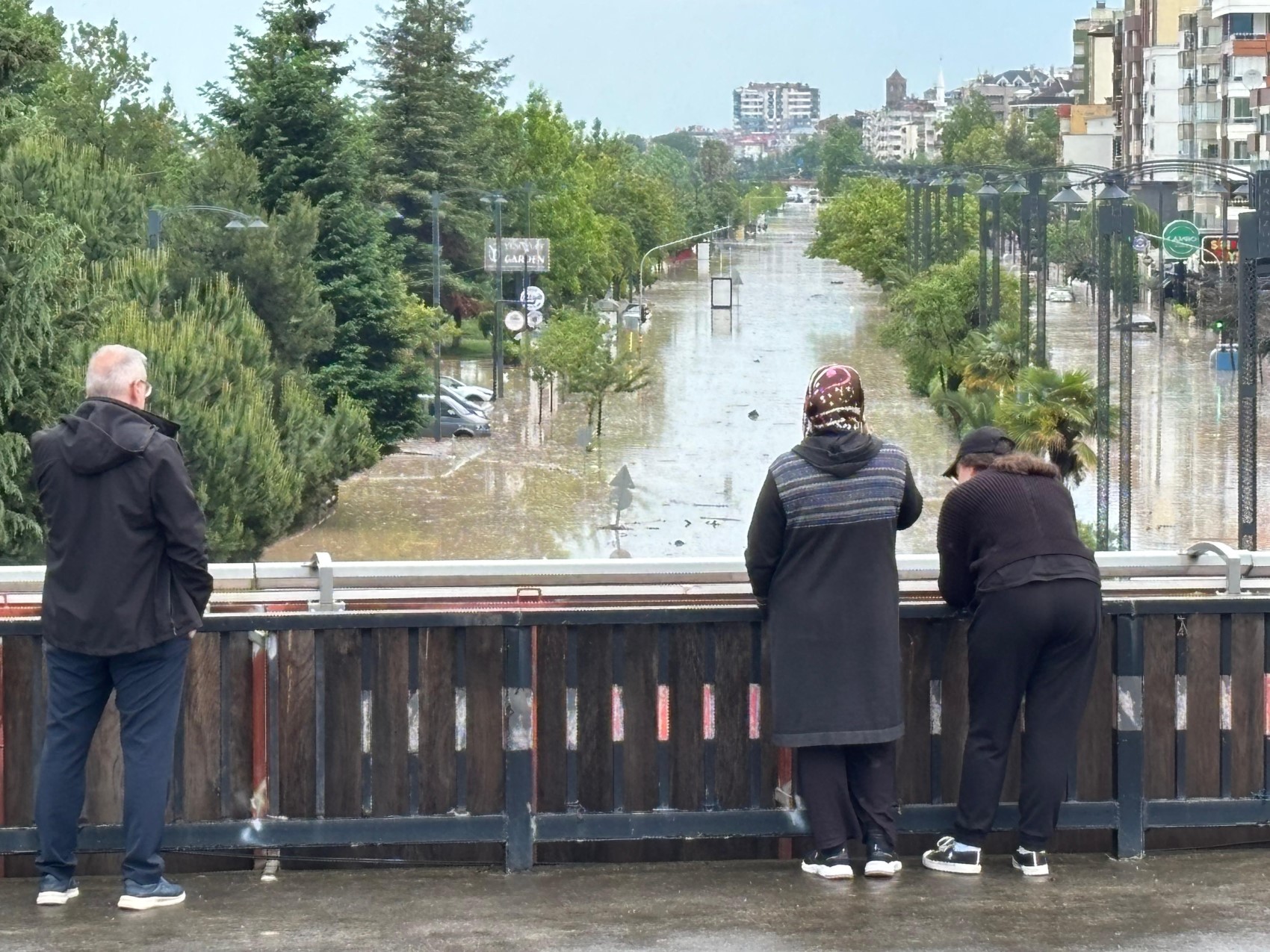 Trabzon’da sağanak felaketi: Şehir sular altında kaldı