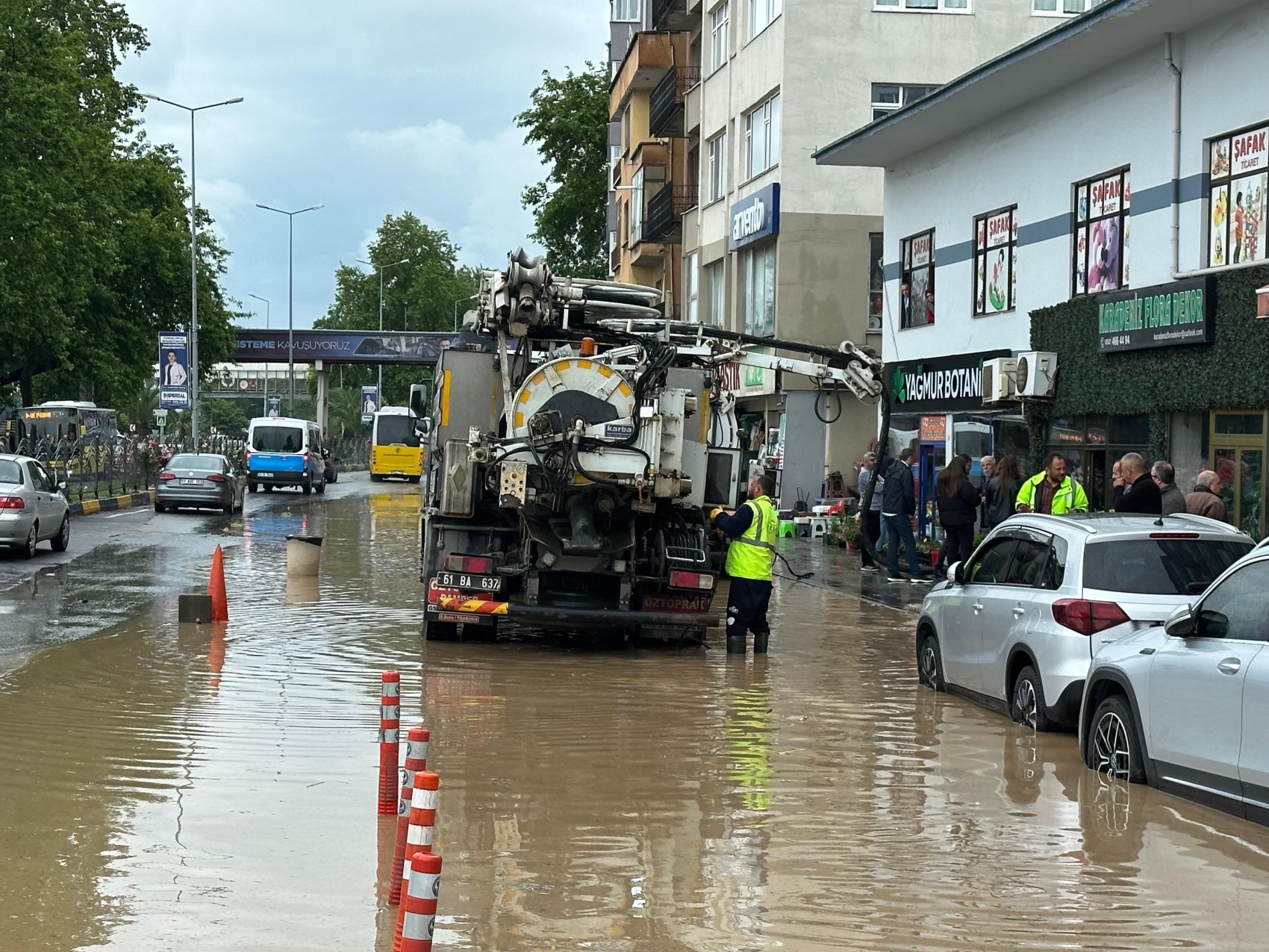 Trabzon’da sağanak felaketi: Şehir sular altında kaldı