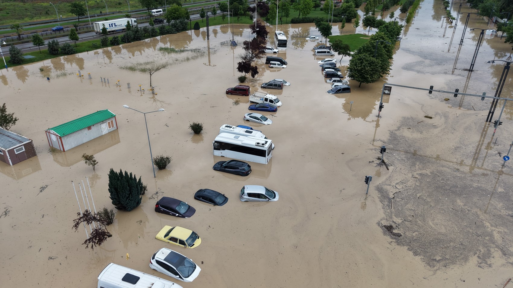 Trabzon’da sağanak felaketi: Şehir sular altında kaldı