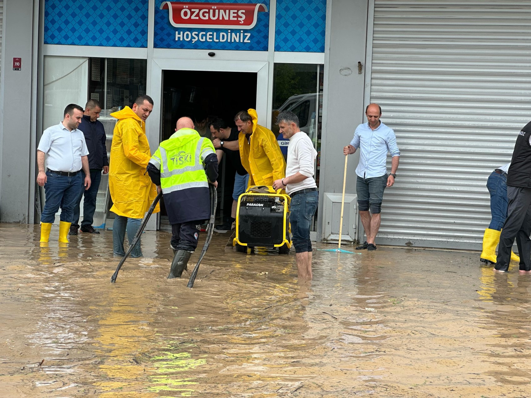 Trabzon’da sağanak felaketi: Şehir sular altında kaldı