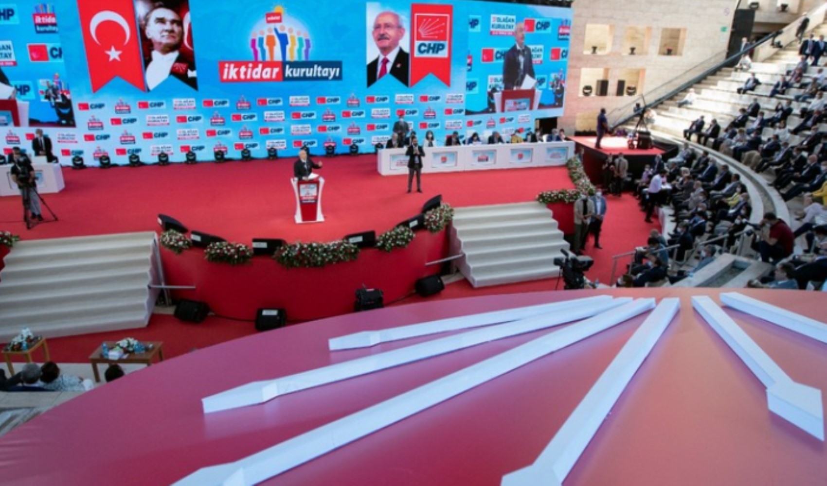 Prof. Sözüer'den 10 maddelik kurultay davası yorumu! 'Eylemli kapatma girişimi'