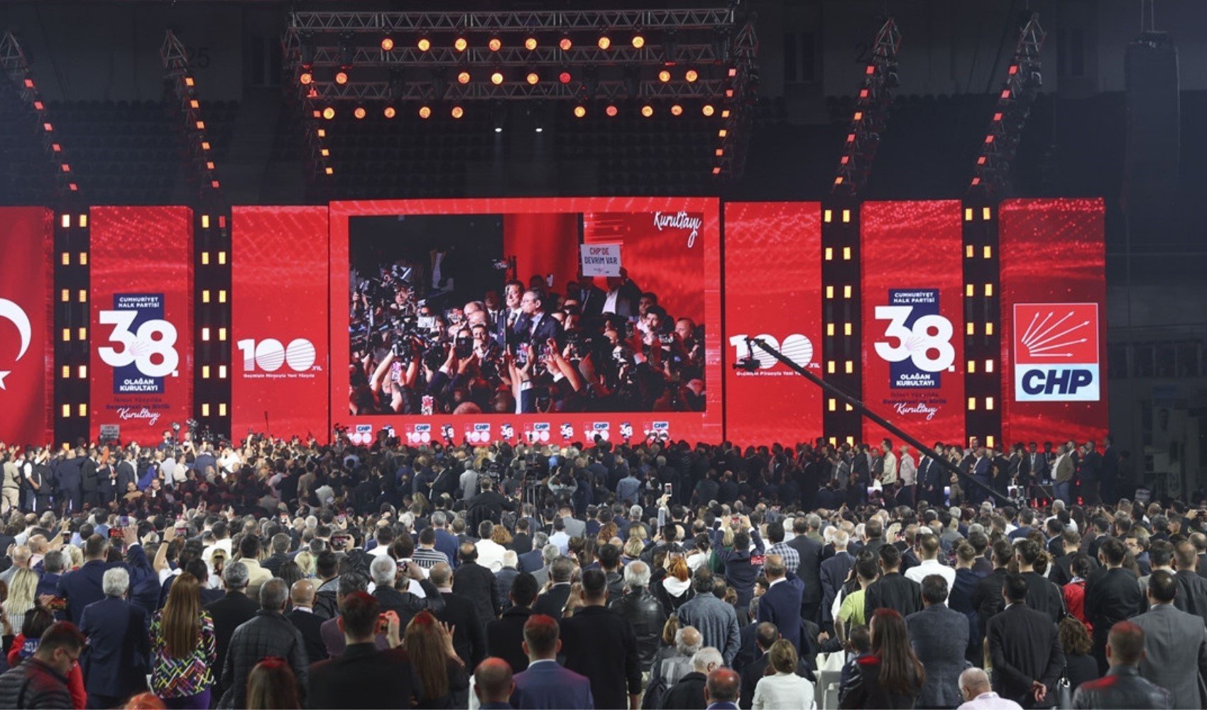 CHP'de kritik gün: 'Dananın kuyruğu kopacak mı?' CHP'de kritik gün: 'Dananın kuyruğu kopacak mı?'