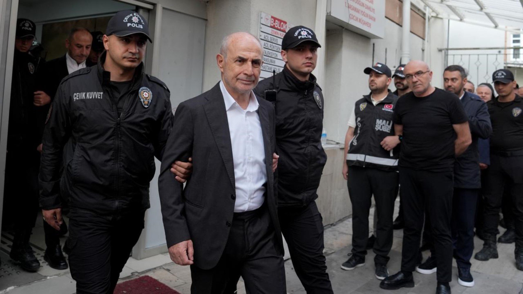 CHP'li belediyelere yönelik 4 ayrı soruşturmada 22 tutuklama! 14 kişi adli kontrolle serbest