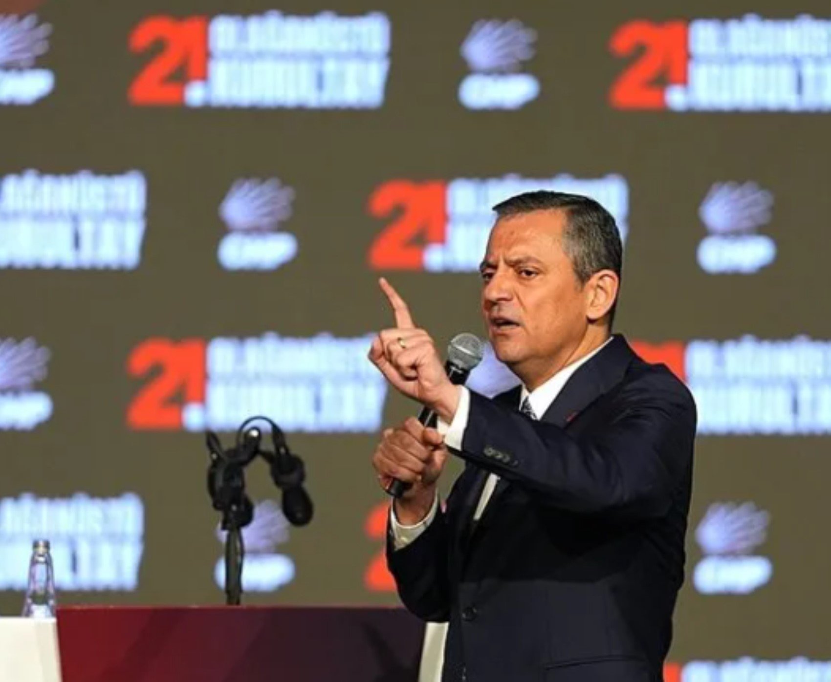Kılıçdaroğlu ve ekibinin geri döneceği iddia edilmişti: Özgür Özel 'CHP'ye kayyum atanır mı?' tartışmalarına son noktayı koydu