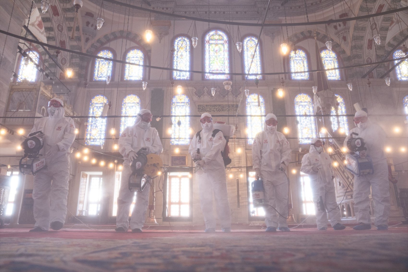Fatih Camisi bayrama hazırlanıyor! Gül suyu ile temizlendi