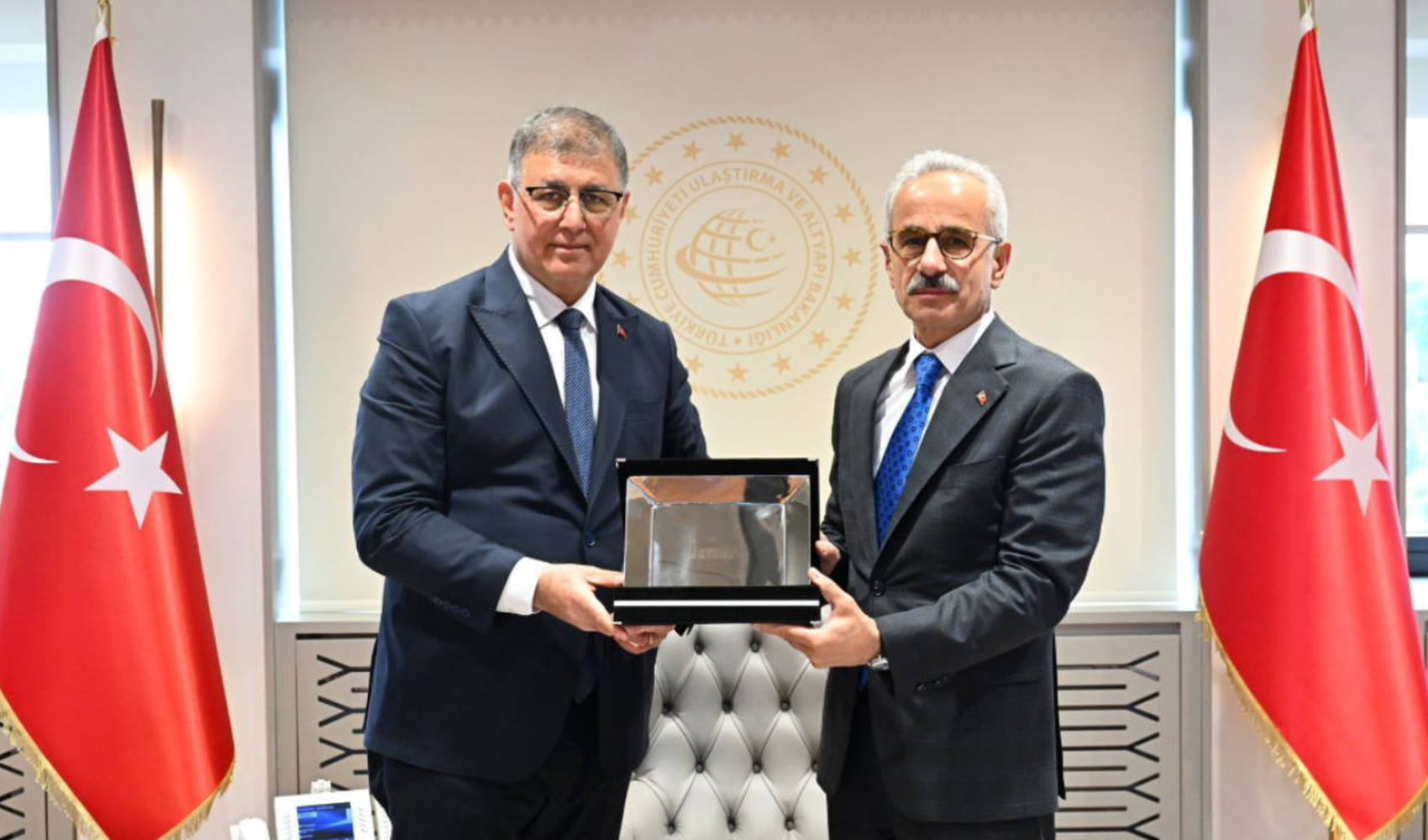 Cemil Tugay, Bakan Uraloğlu ile görüştü