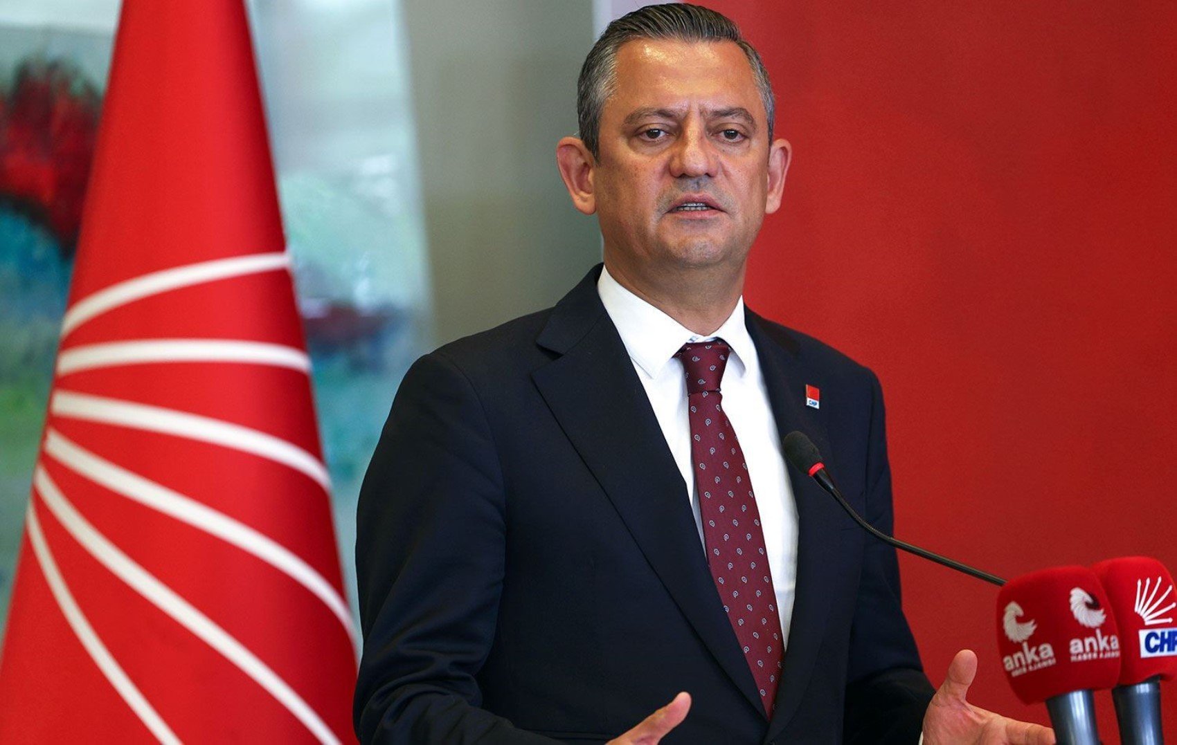 Erdoğan yıllar sonra ilk kez liderliği kaybetti: Artık en sevilen lider değil! İşte zirvedeki yeni isim