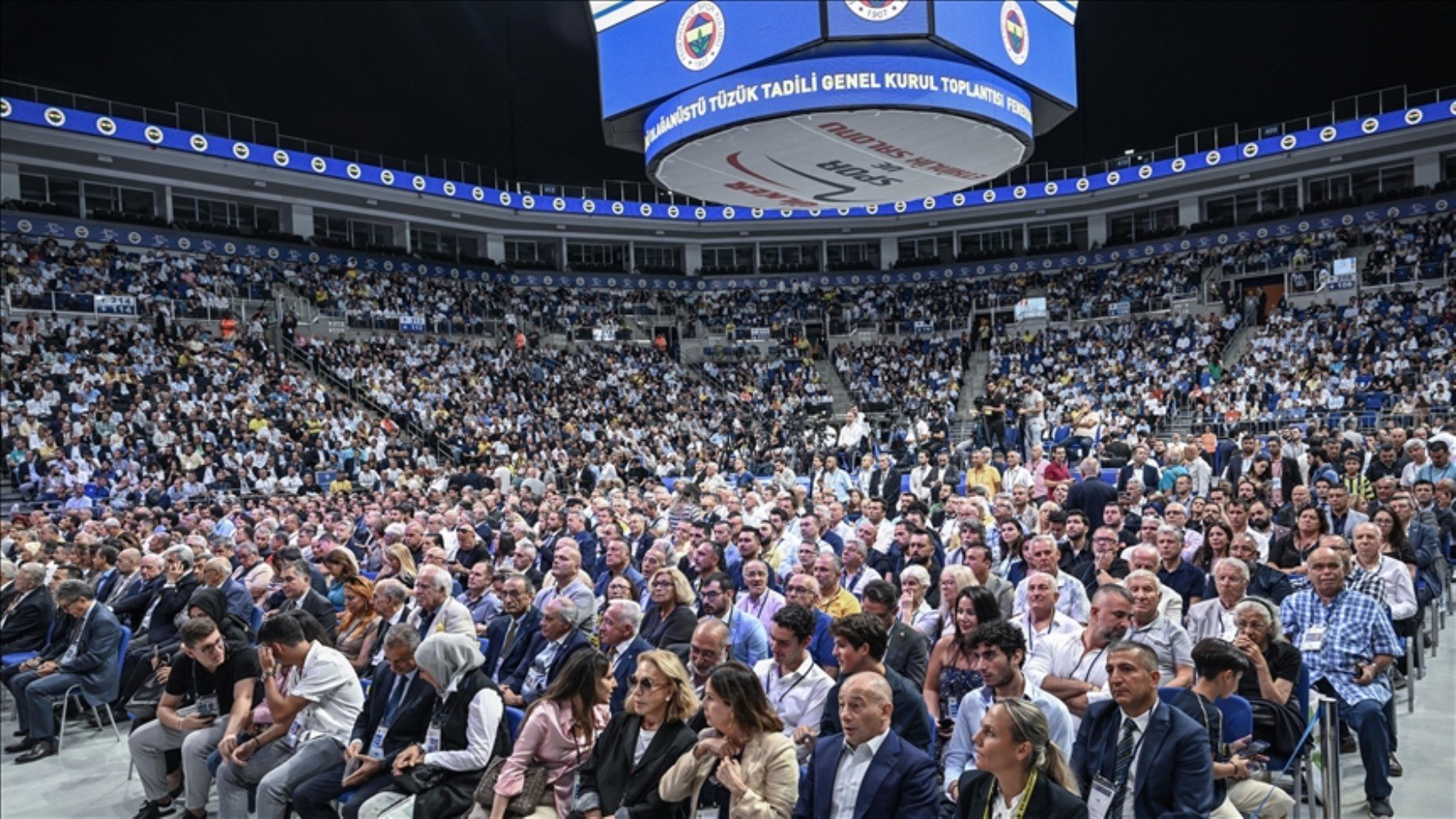 Son Dakika... Fenerbahçe'de tek gündem imza... Yönetimden resmi açıklama geldi: Kulübe ulaşan toplam imza sayısı belli oldu