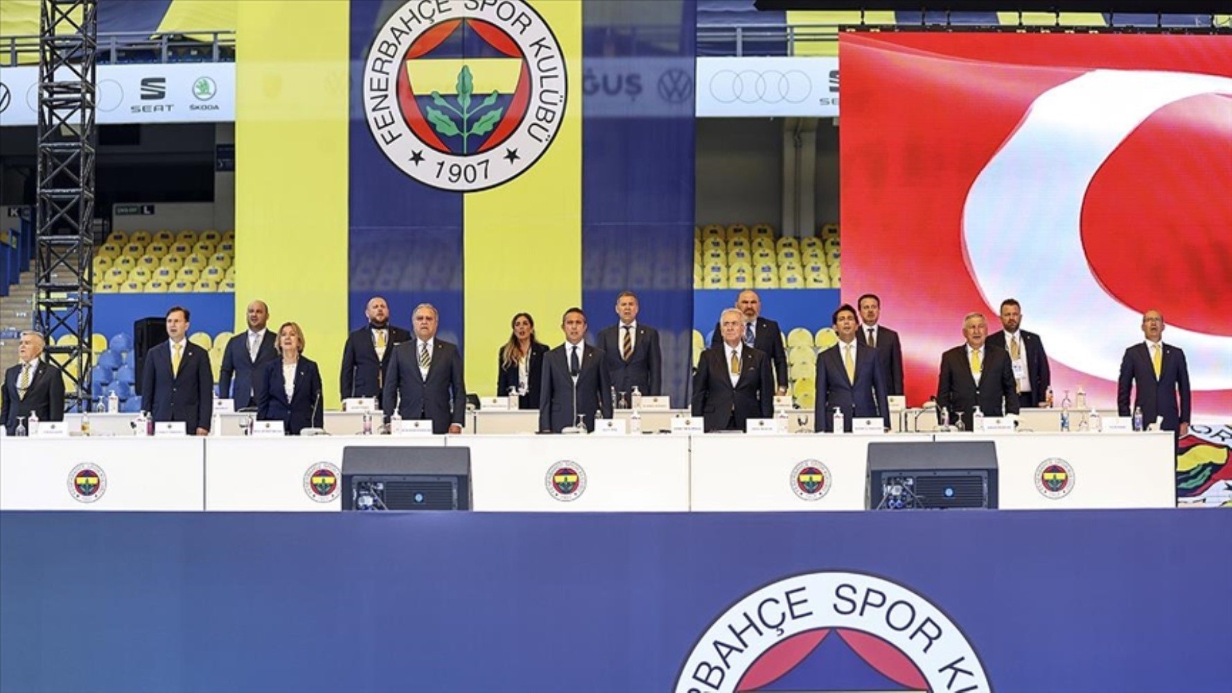 Son Dakika... Fenerbahçe'de tek gündem imza... Yönetimden resmi açıklama geldi: Kulübe ulaşan toplam imza sayısı belli oldu