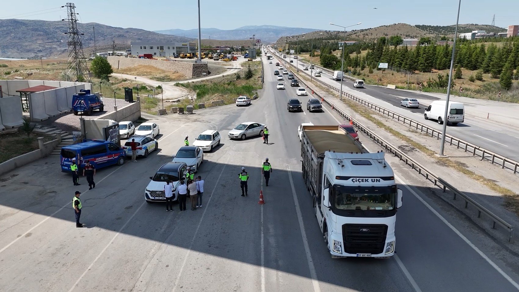 Kurban Bayramı öncesi trafik yoğunluğu! Radar ve drone destekli denetim