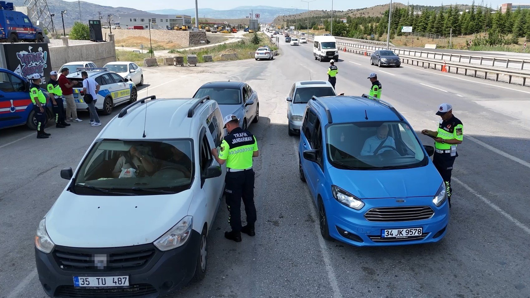 Kurban Bayramı öncesi trafik yoğunluğu! Radar ve drone destekli denetim