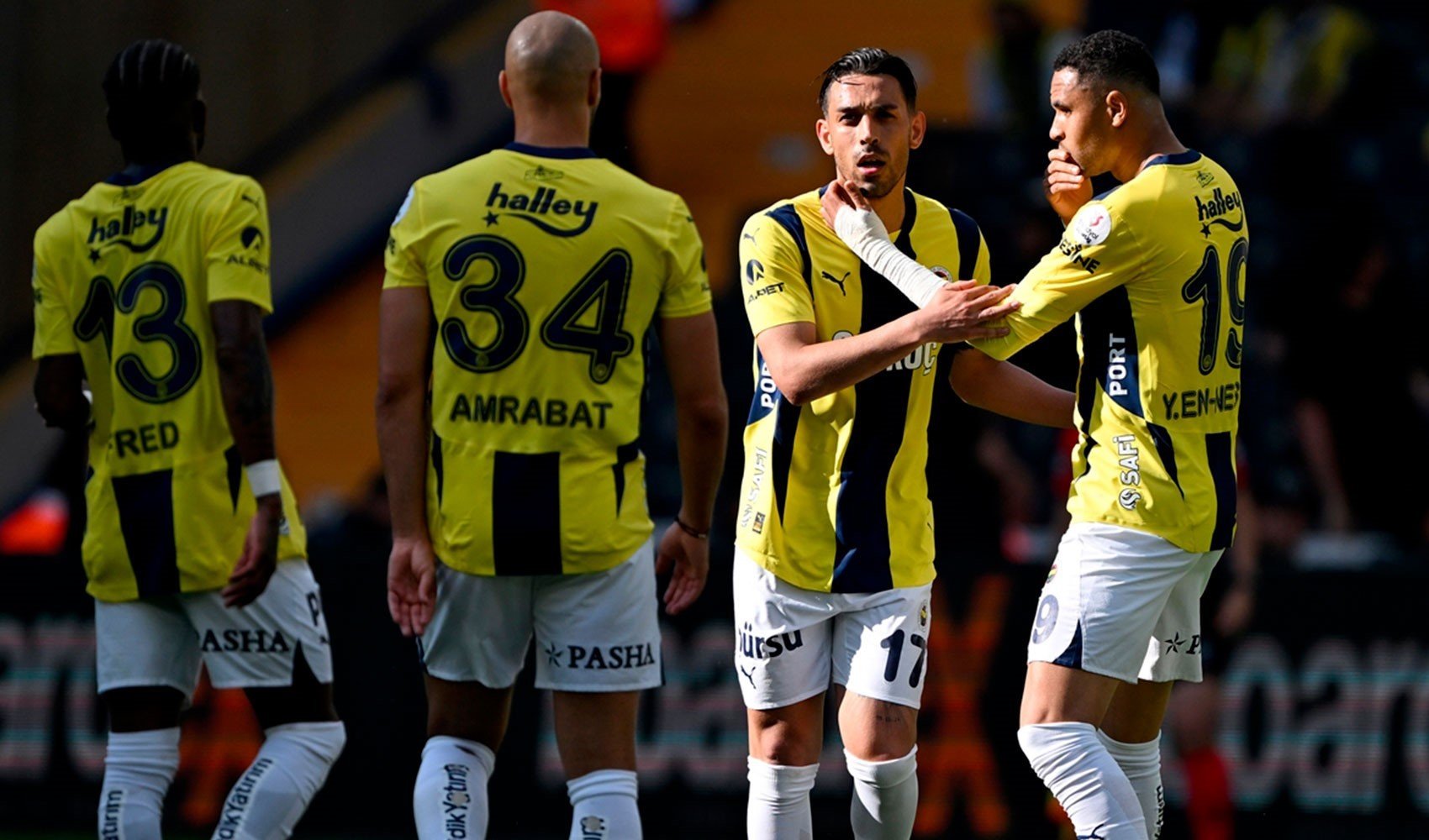 Fenerbahçe'de futbolcular yönetime kazan kaldırdı! 'O varsa biz yokuz'
