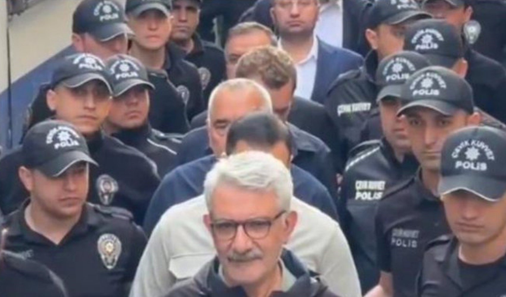 Tuncer Bakırhan'dan o görüntülere tepki: 'Siyasi acizliktir'