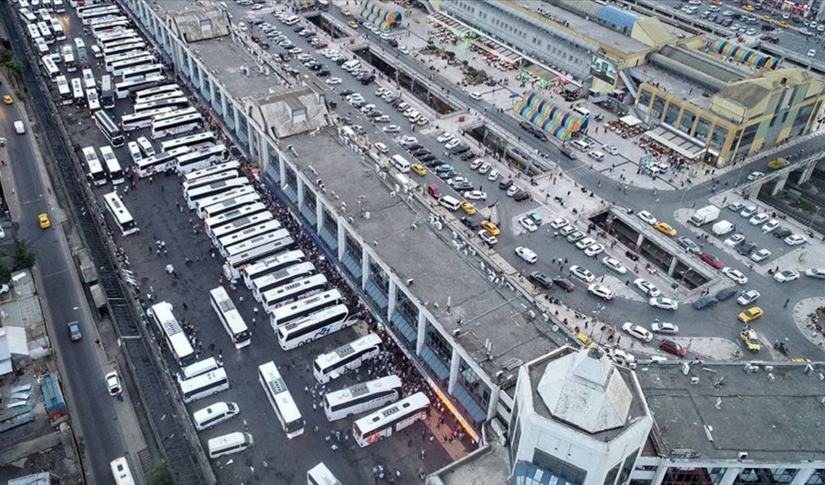 Büyük İstanbul Otogarı'nda yangın paniği
