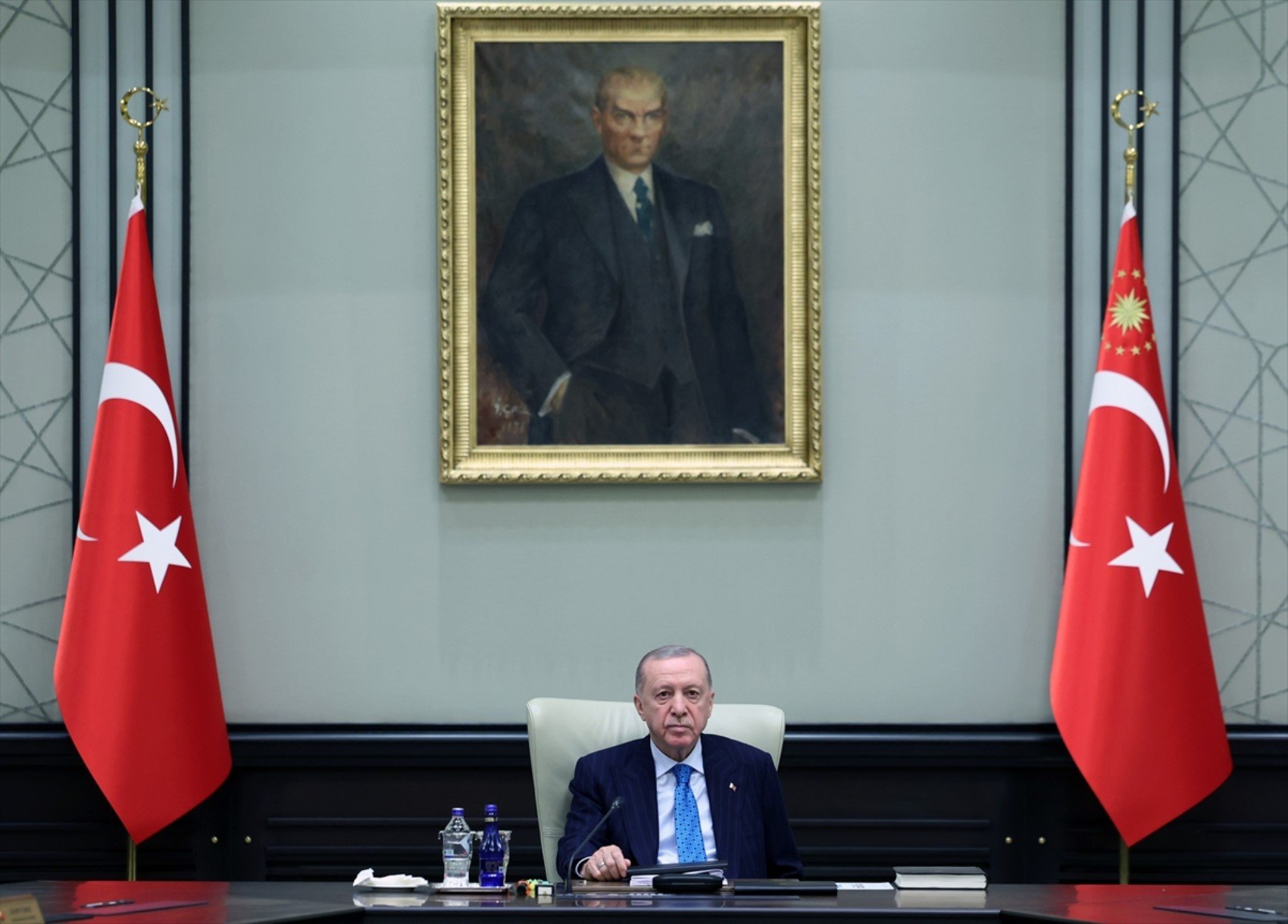Yandaş gazeteci Kabine revizyonu ve erken seçim için tarih verdi!