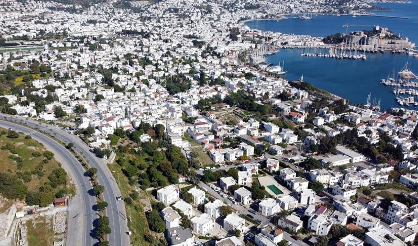 Bayram öncesi Bodrum’a araç akını: 24 saatte 50 bin giriş
